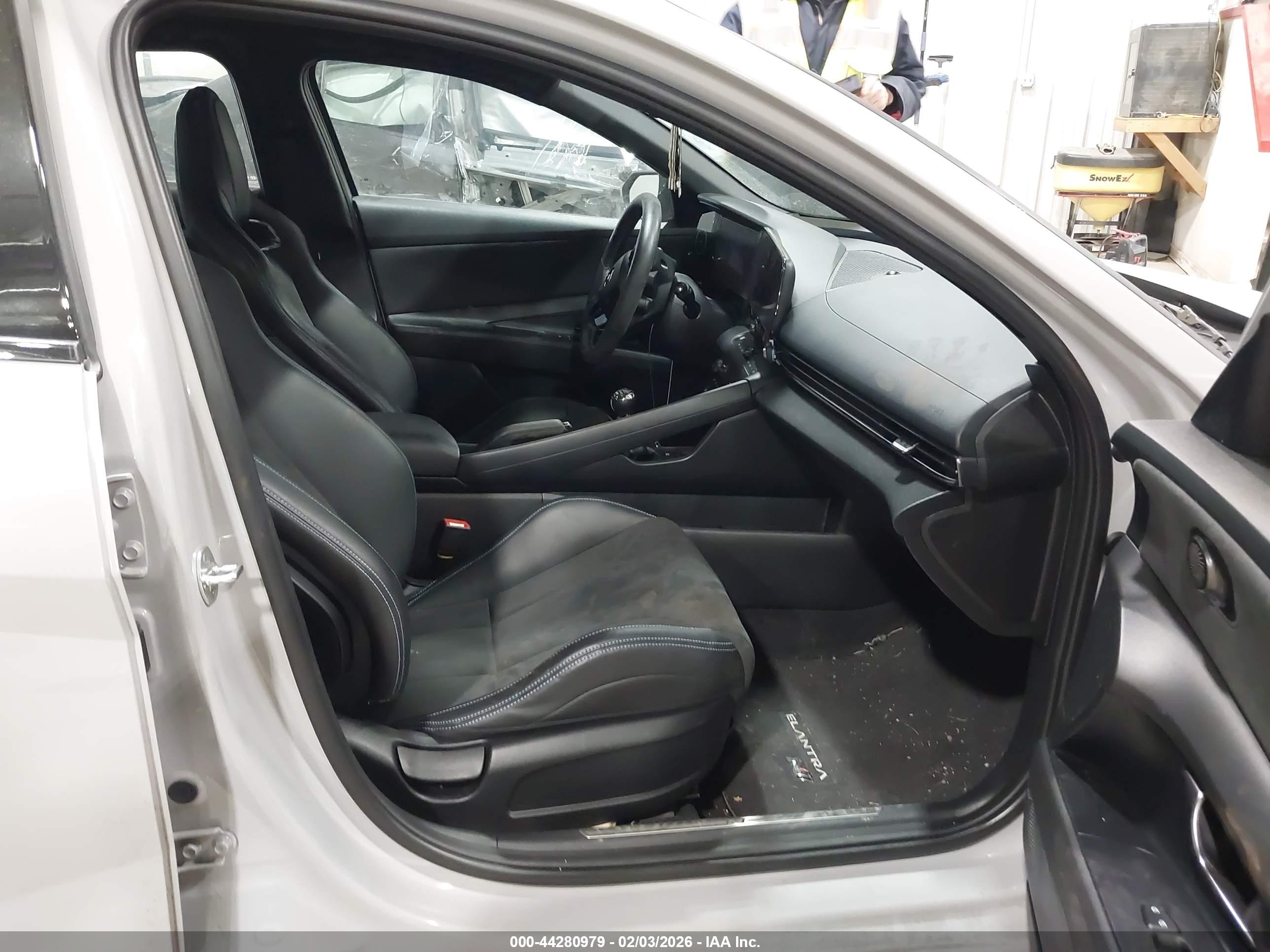 HYUNDAI ELANTRA image 5