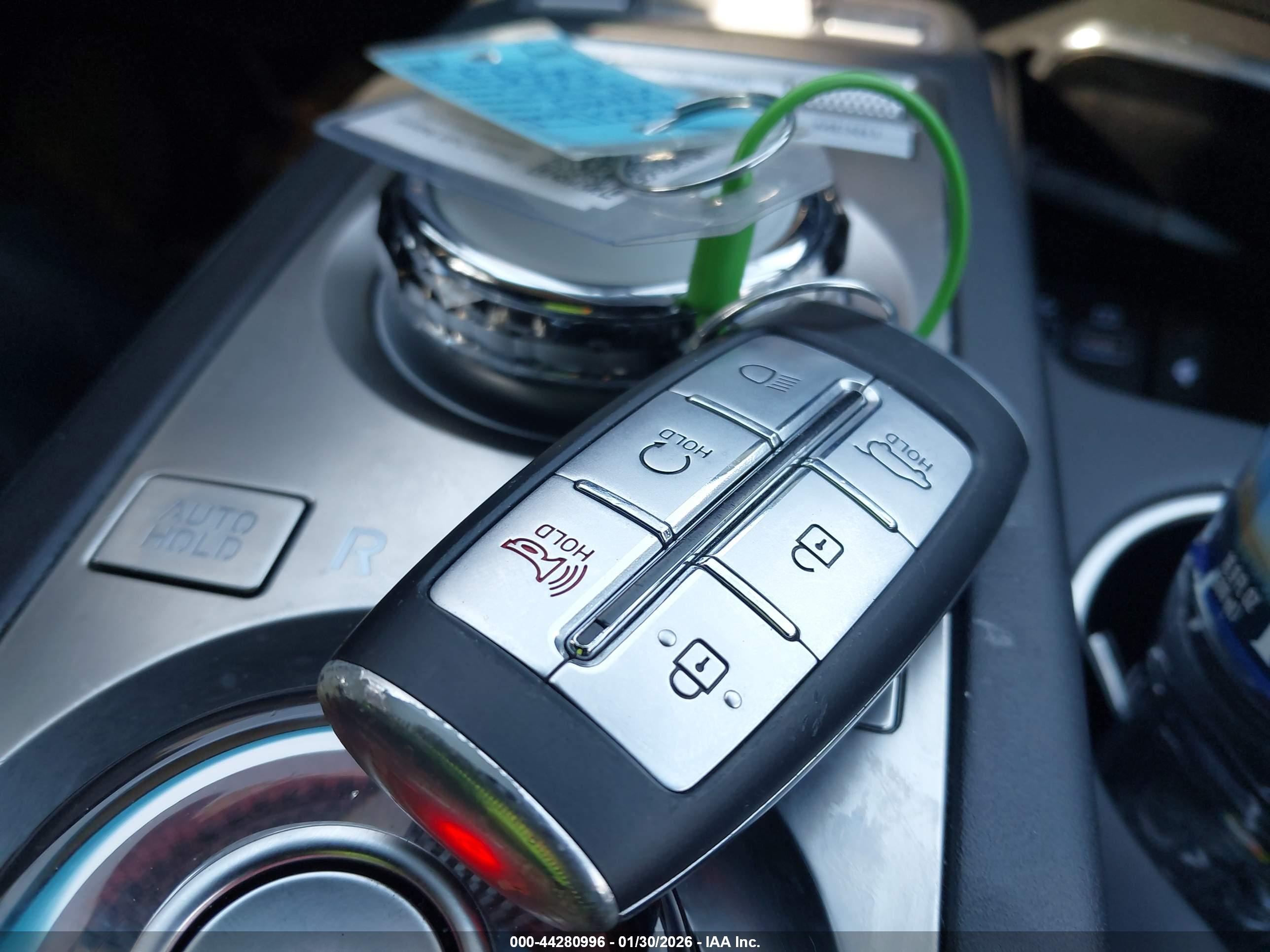 GENESIS GV70 image 11