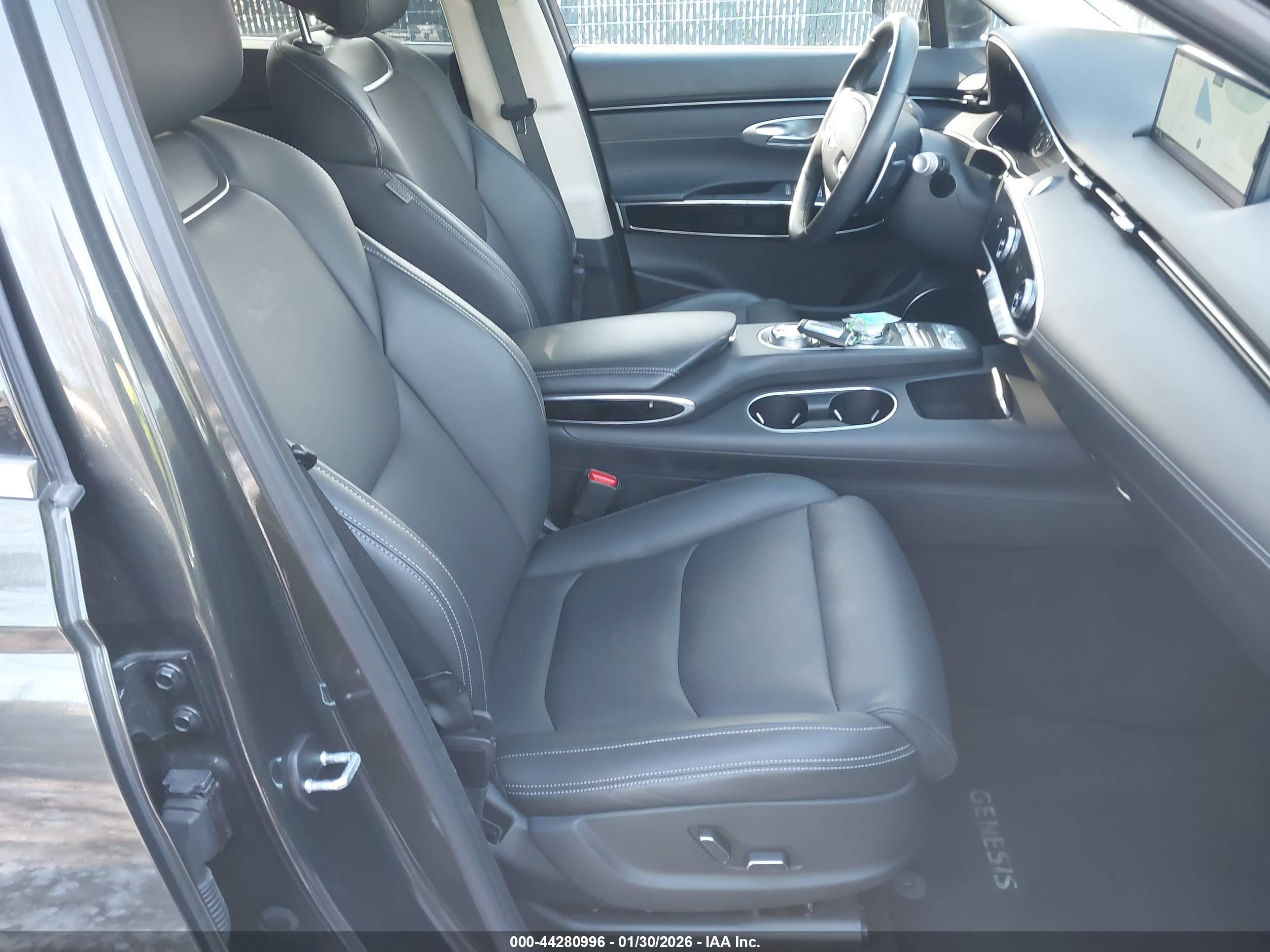 GENESIS GV70 image 5