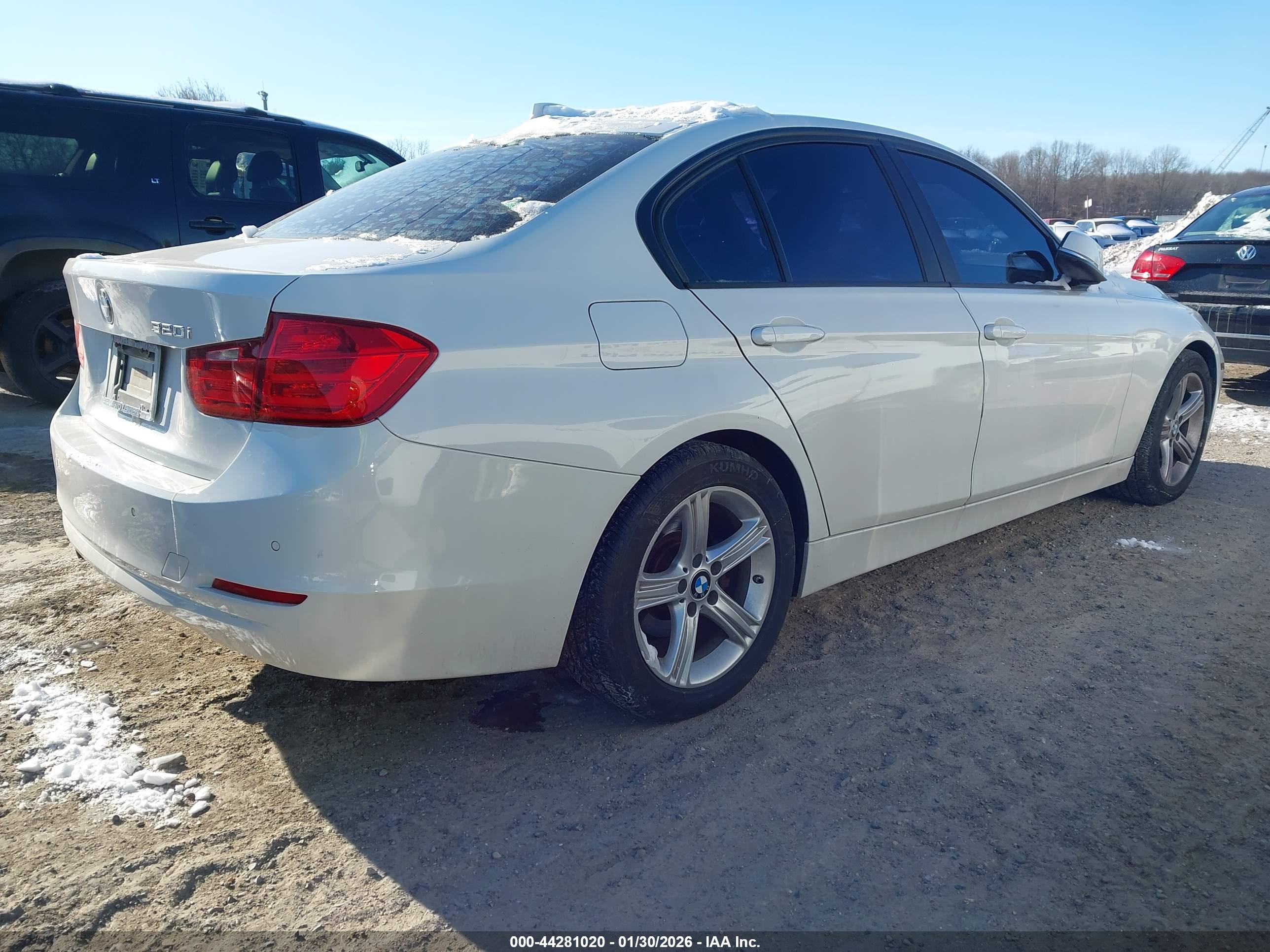 BMW 320I image 4