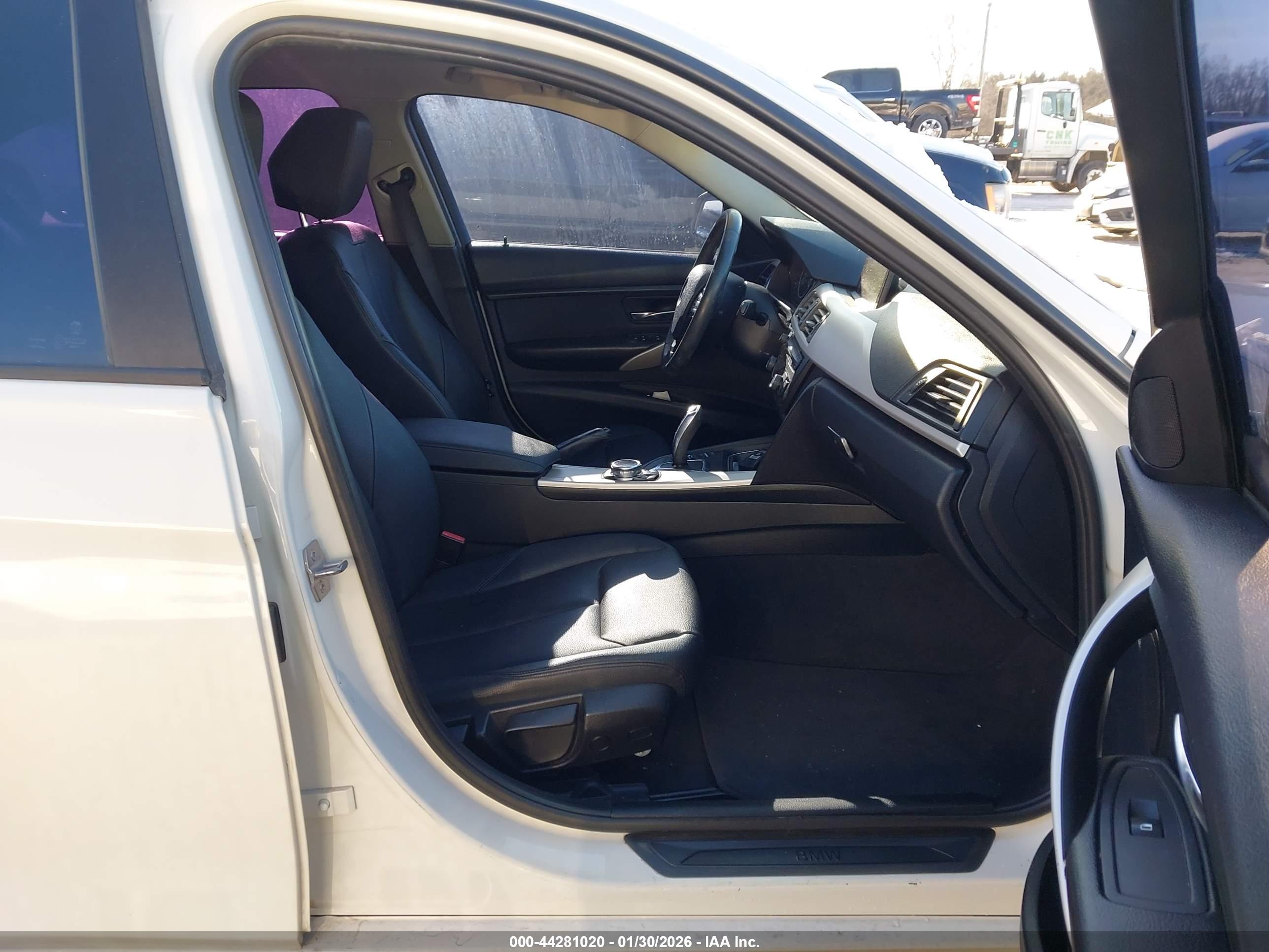 BMW 320I image 5