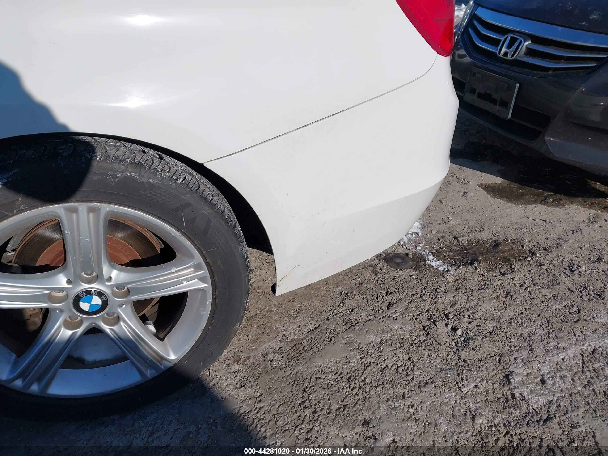 BMW 320I image 6