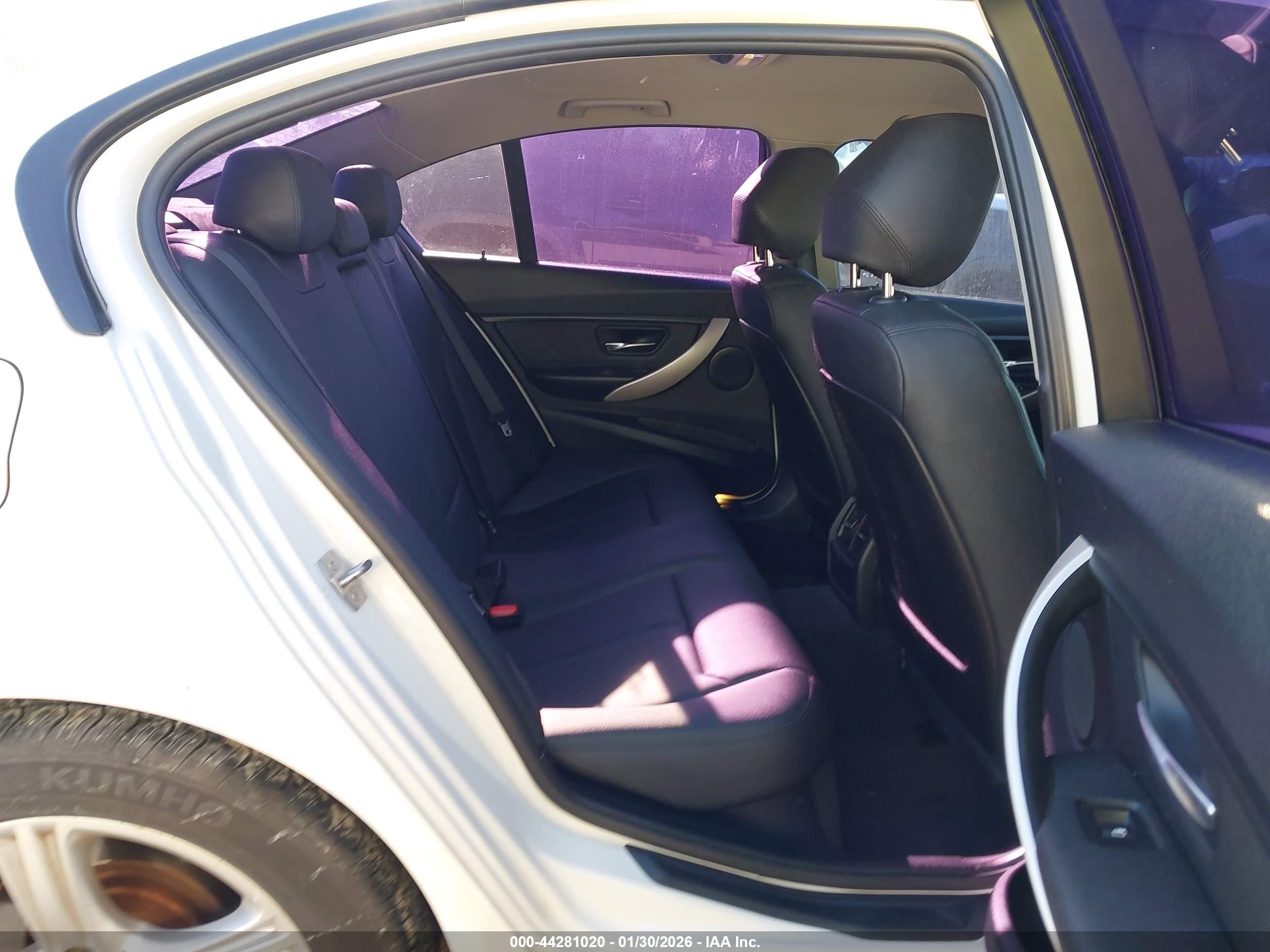 BMW 320I image 8