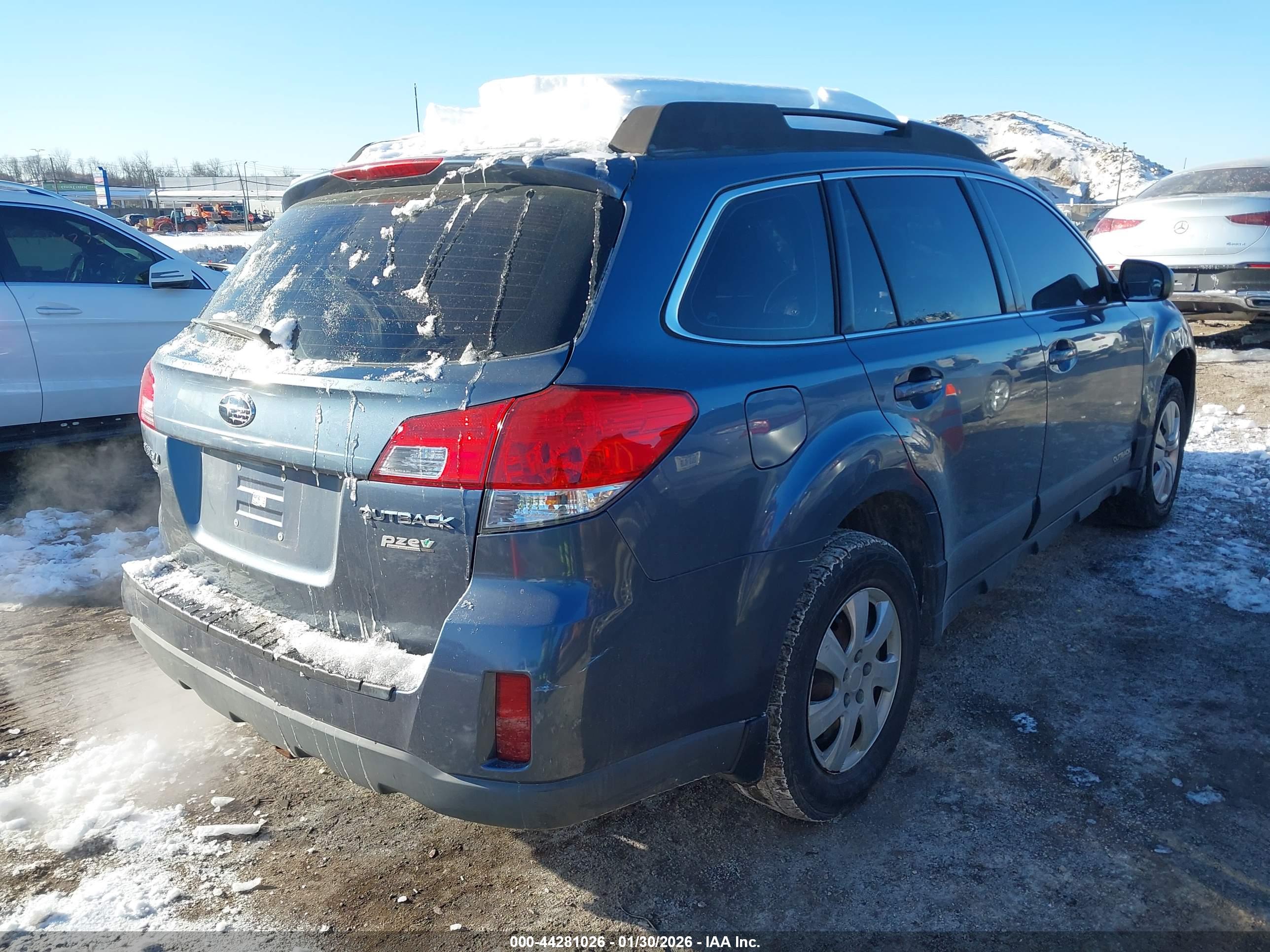 SUBARU OUTBACK image 4