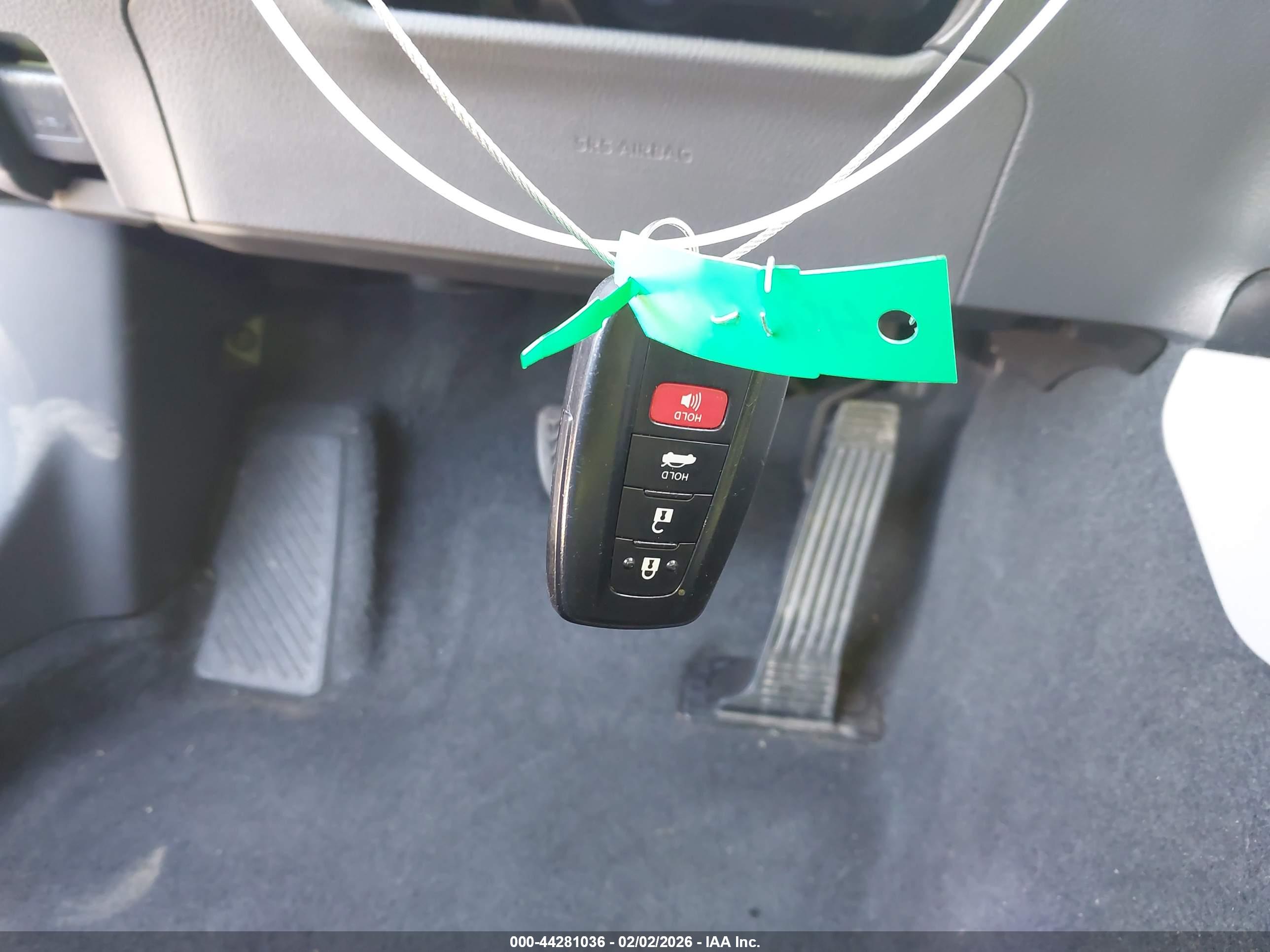 TOYOTA CAMRY image 11