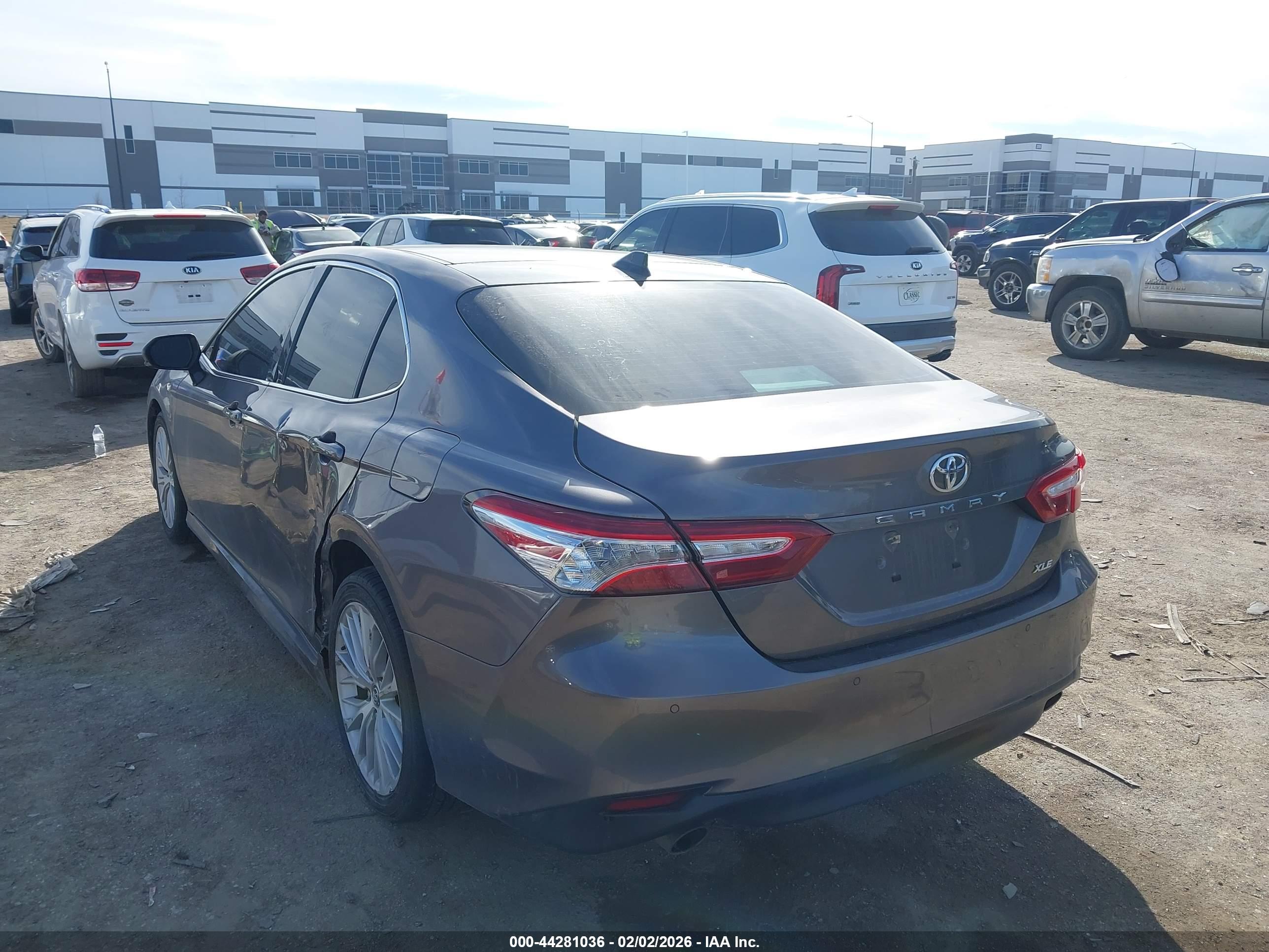 TOYOTA CAMRY image 3