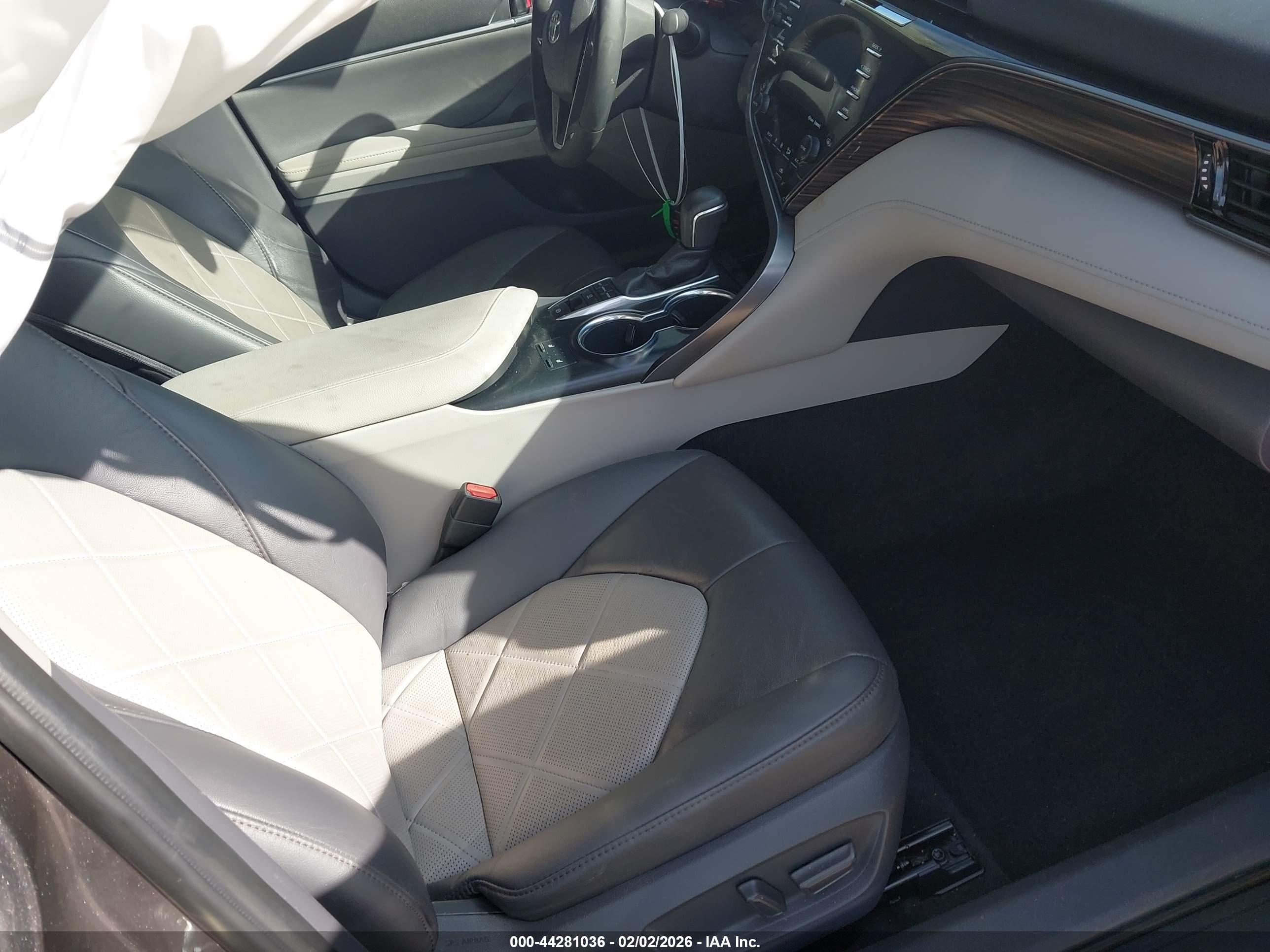 TOYOTA CAMRY image 5