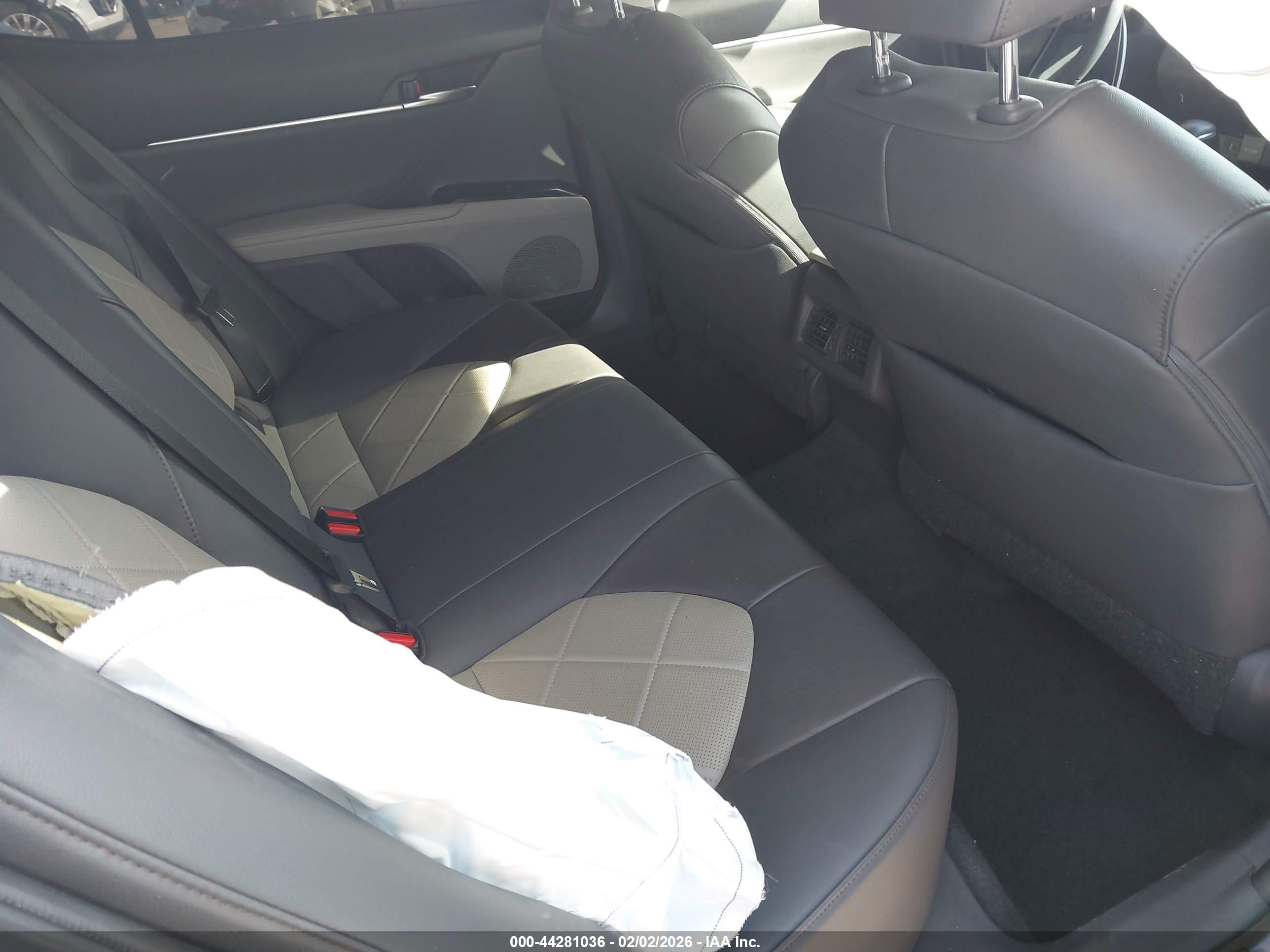 TOYOTA CAMRY image 8