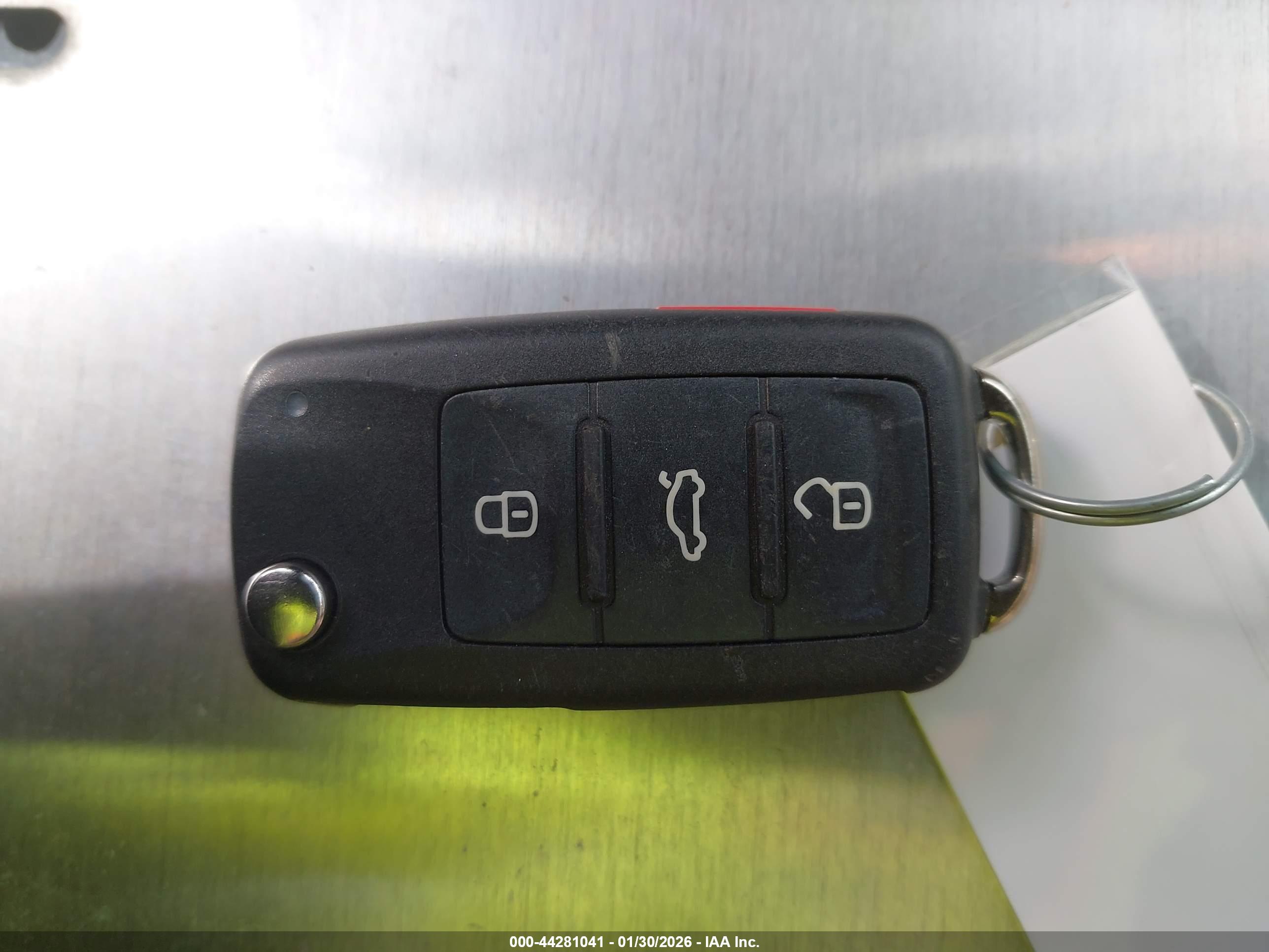 VOLKSWAGEN PASSAT image 11