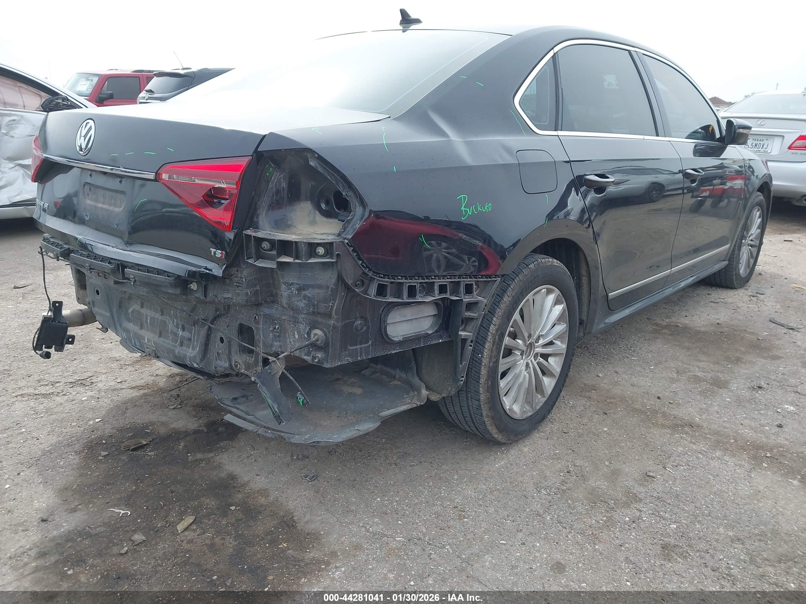 VOLKSWAGEN PASSAT image 4