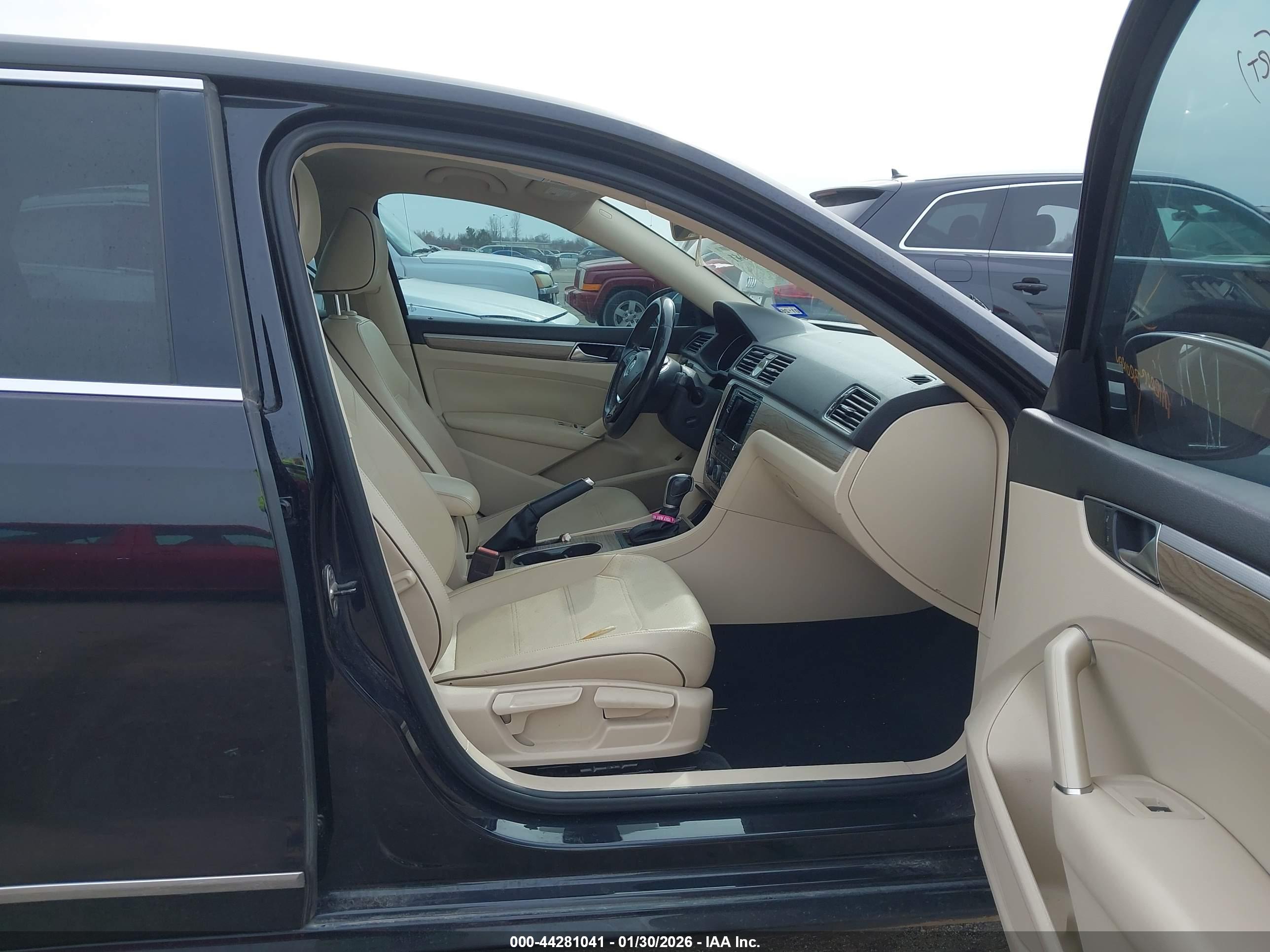 VOLKSWAGEN PASSAT image 5