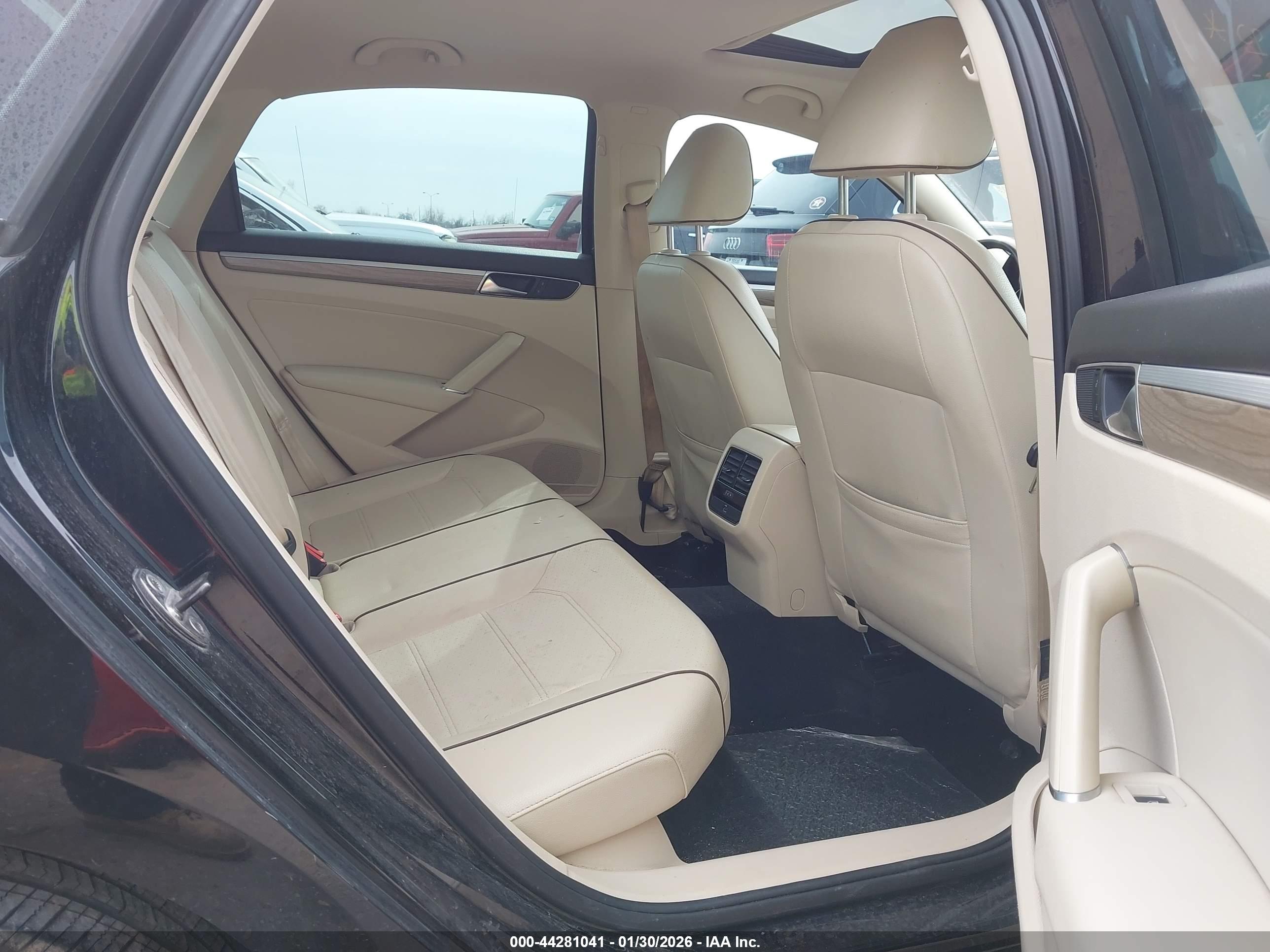 VOLKSWAGEN PASSAT image 8