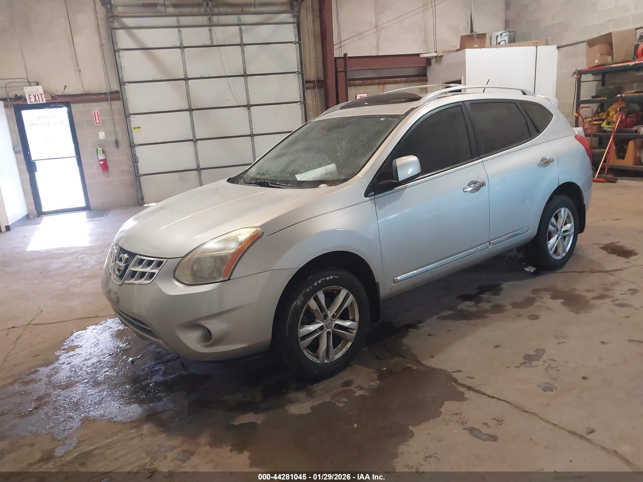 NISSAN ROGUE image 2