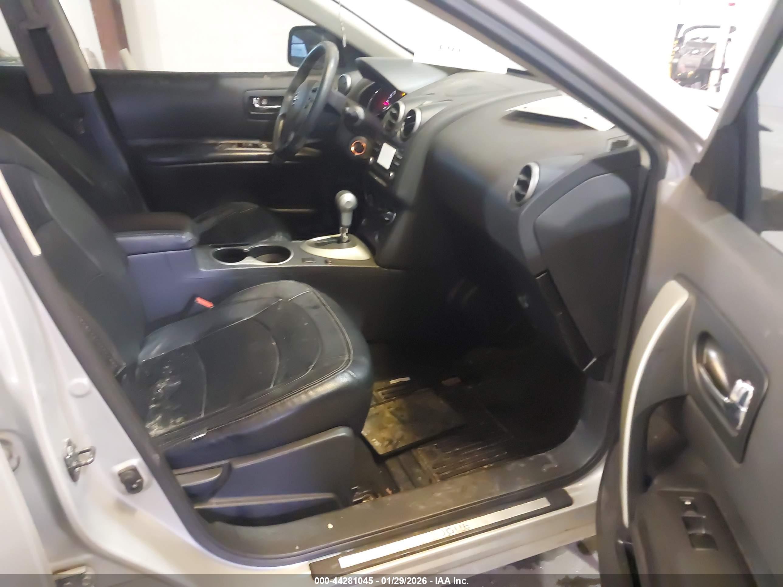 NISSAN ROGUE image 5