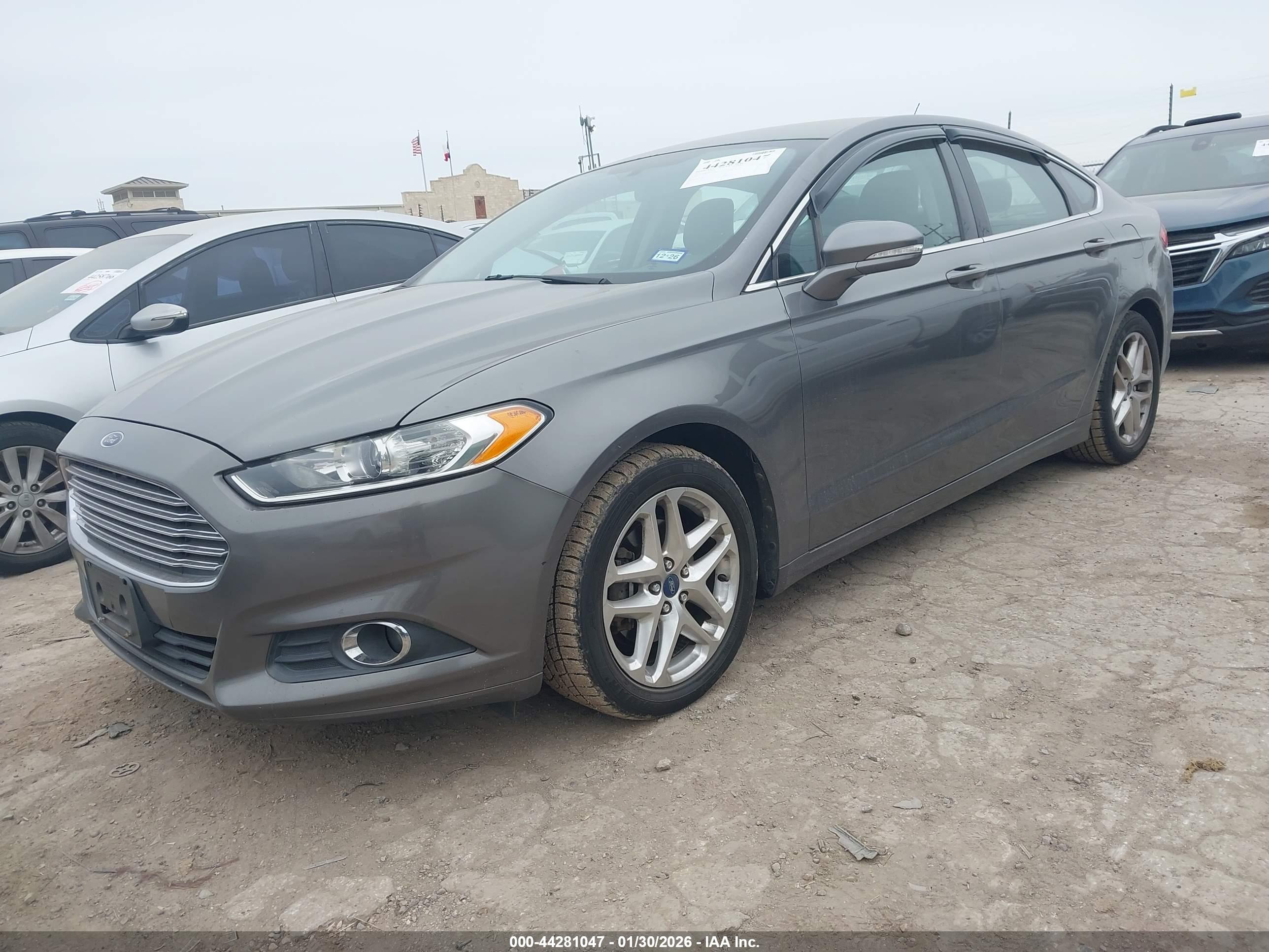 FORD FUSION image 2