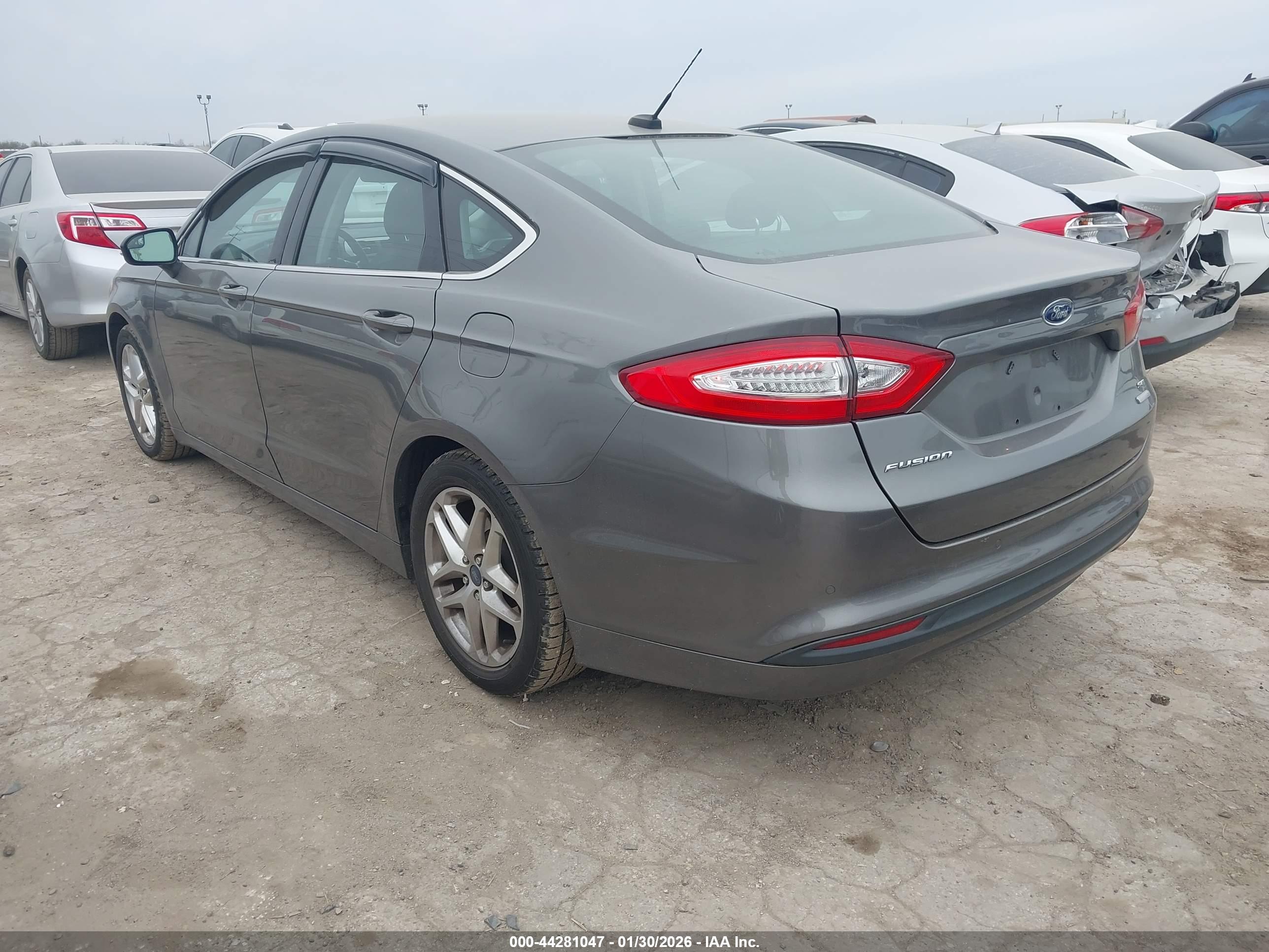 FORD FUSION image 3