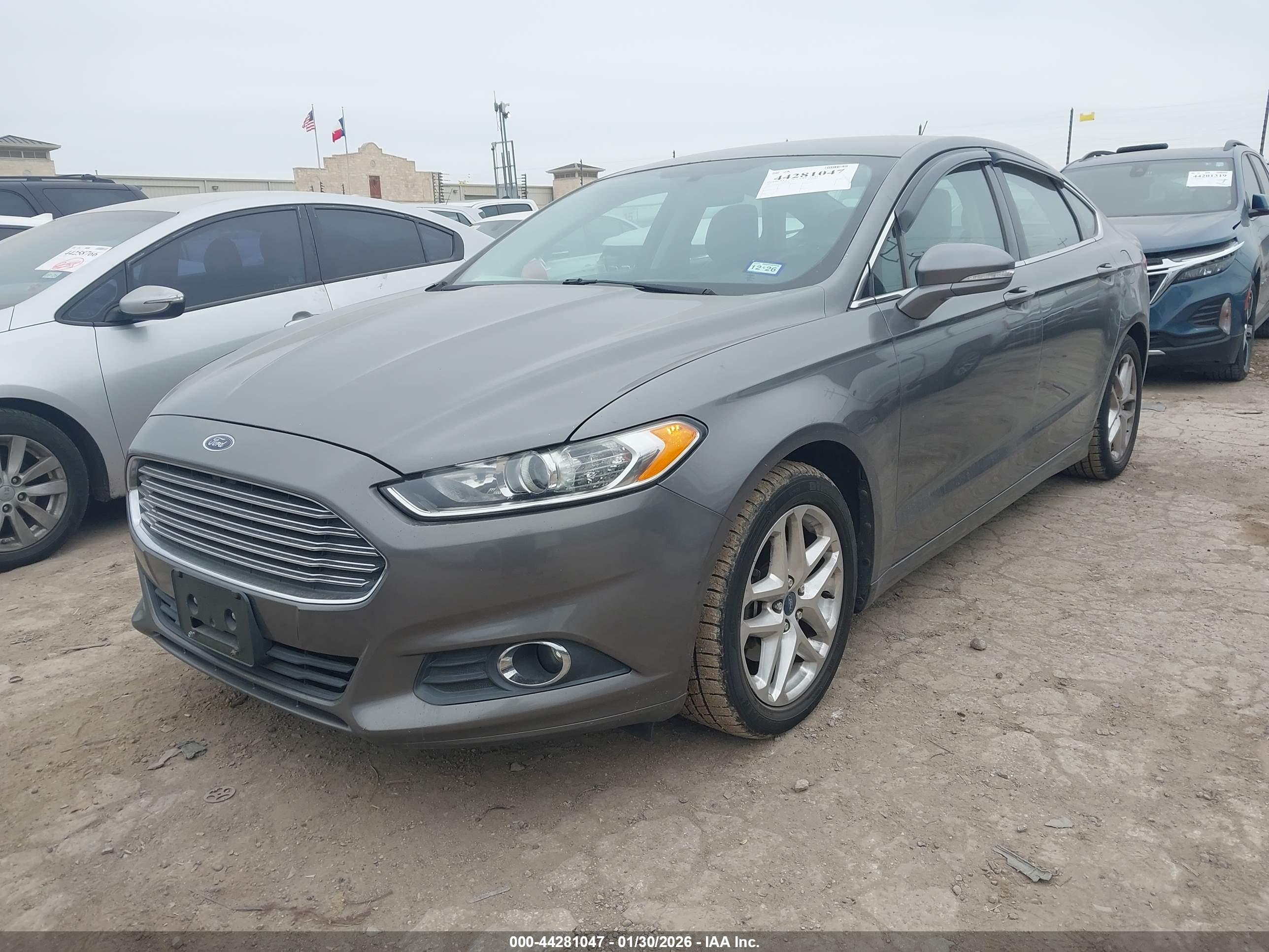 FORD FUSION image 6