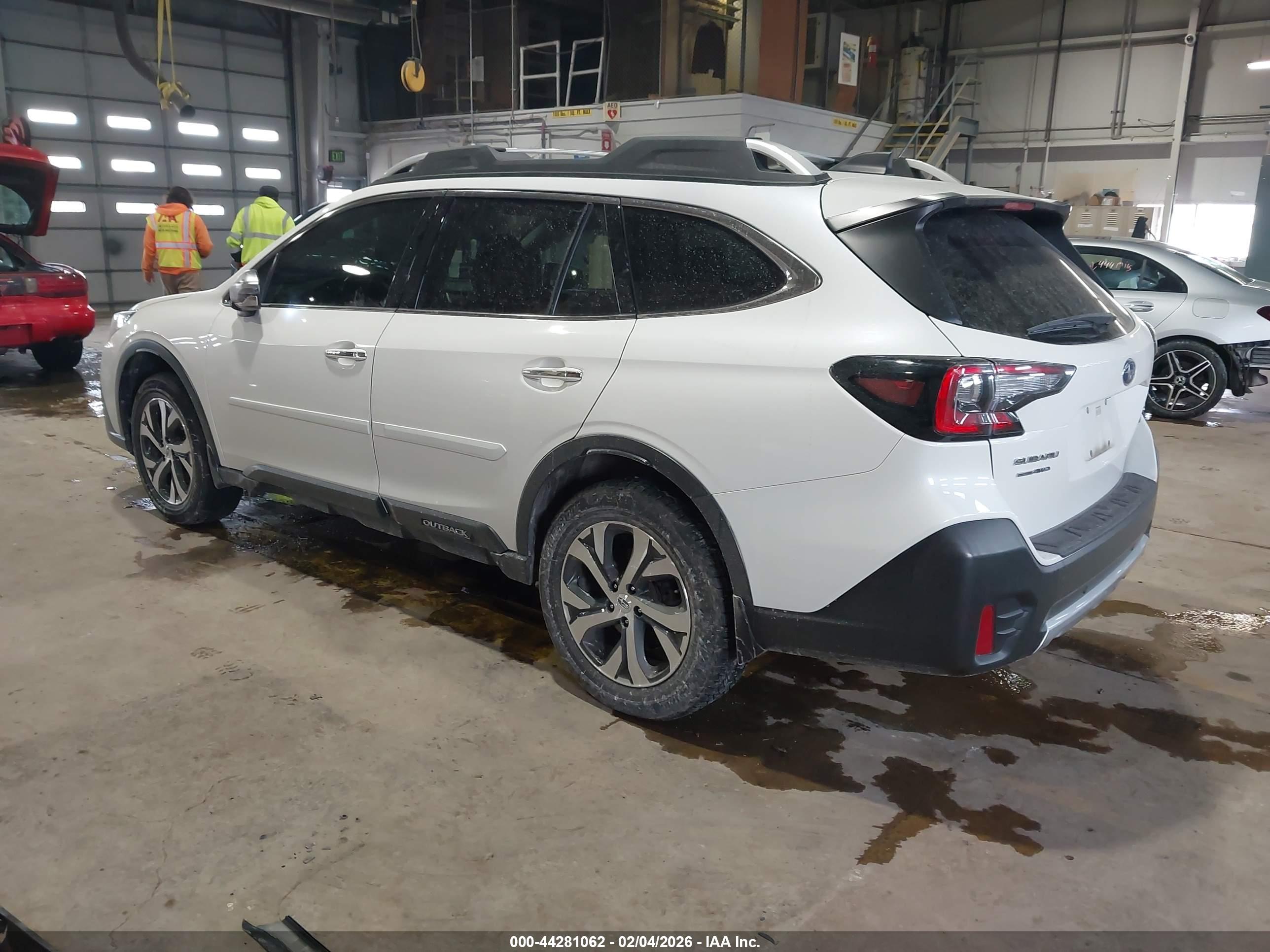 SUBARU OUTBACK image 3