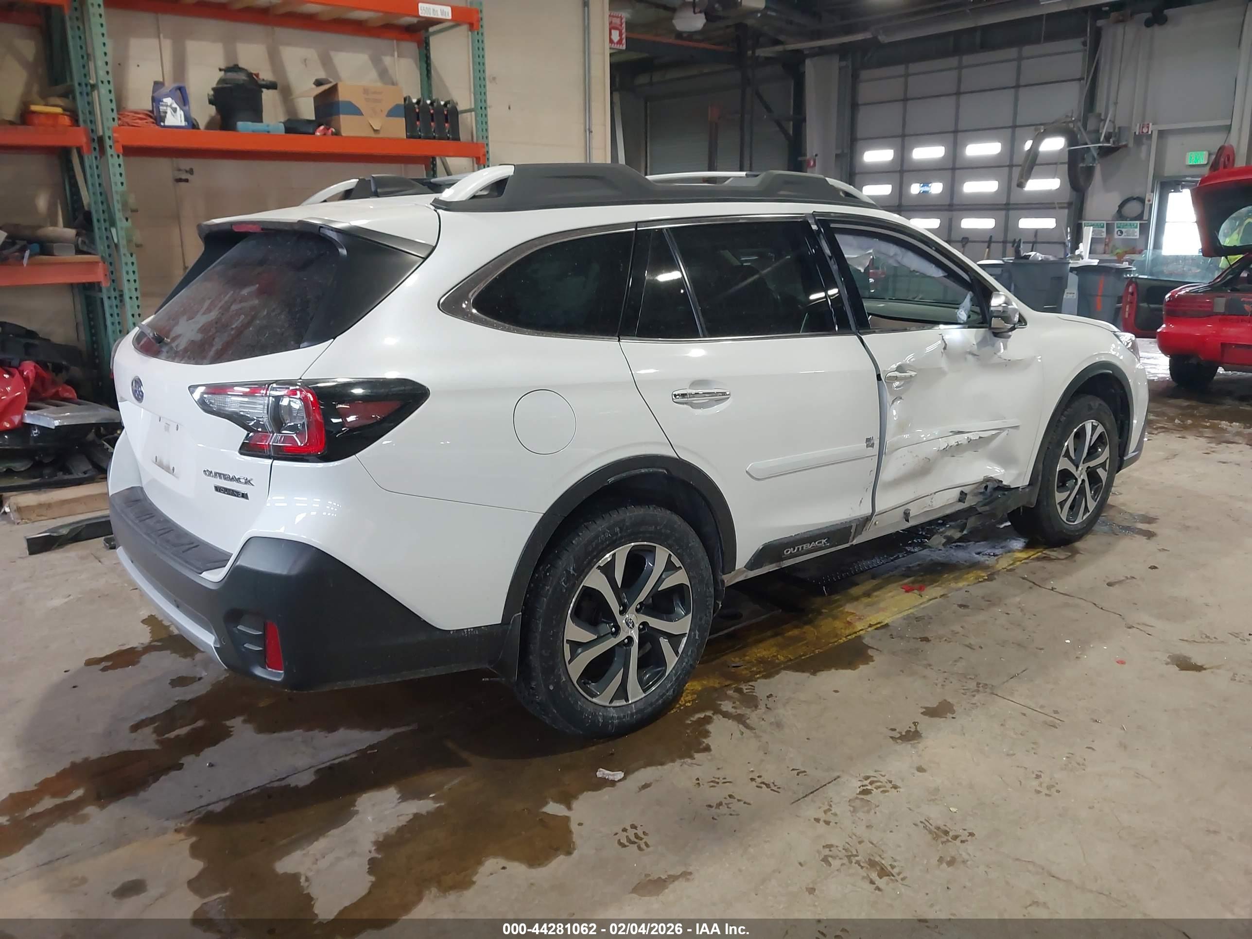 SUBARU OUTBACK image 4