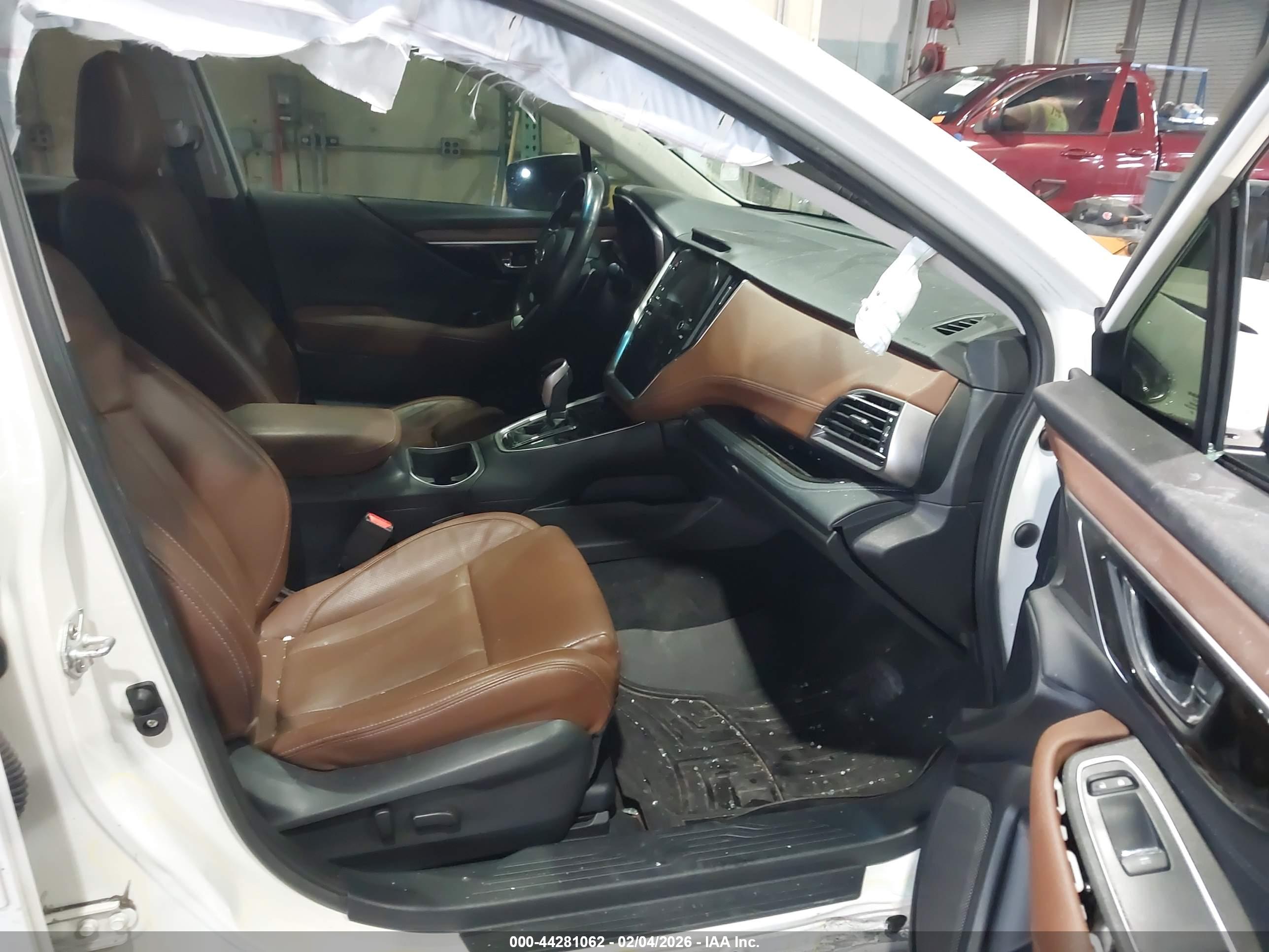 SUBARU OUTBACK image 5