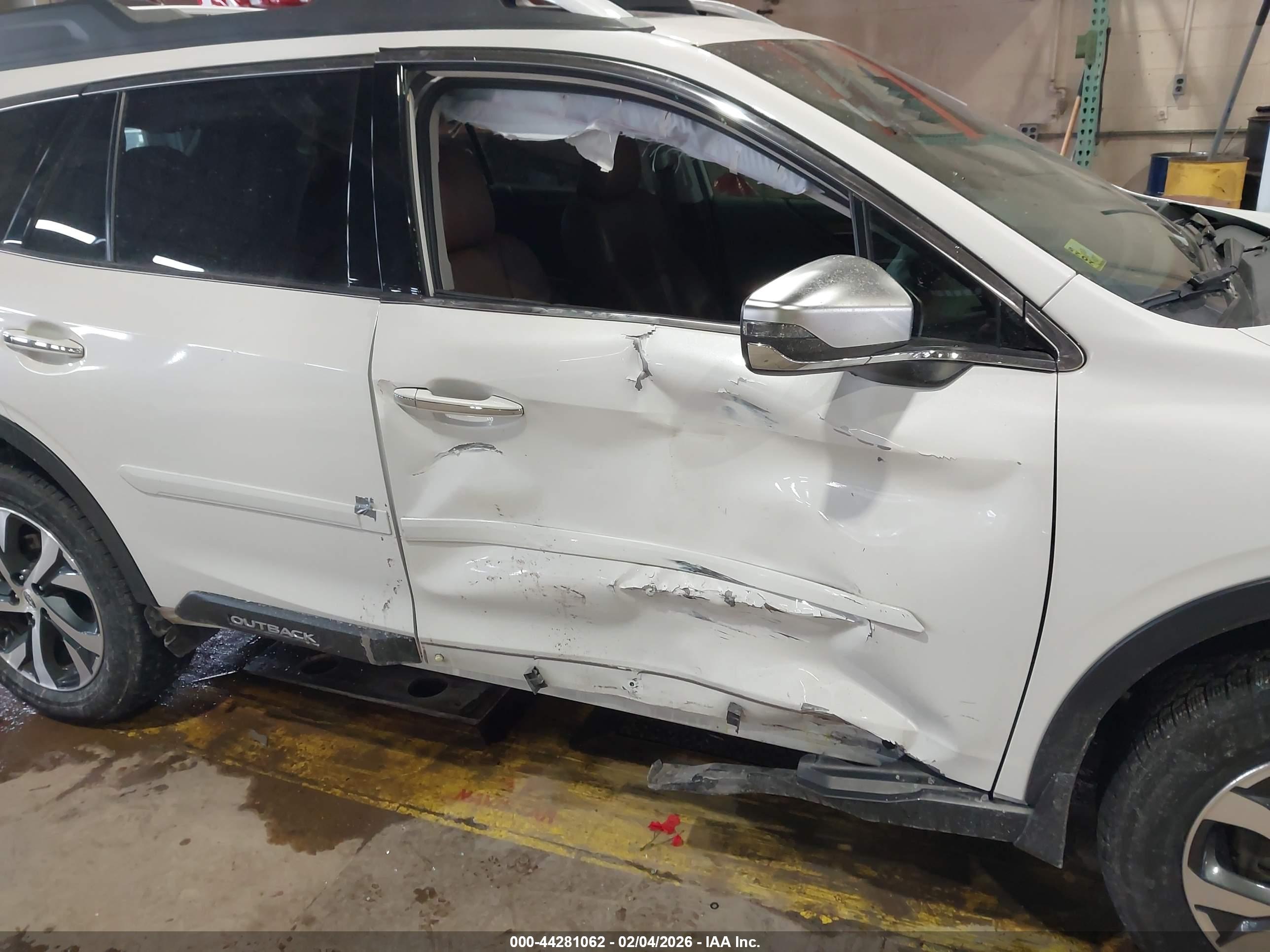 SUBARU OUTBACK image 6