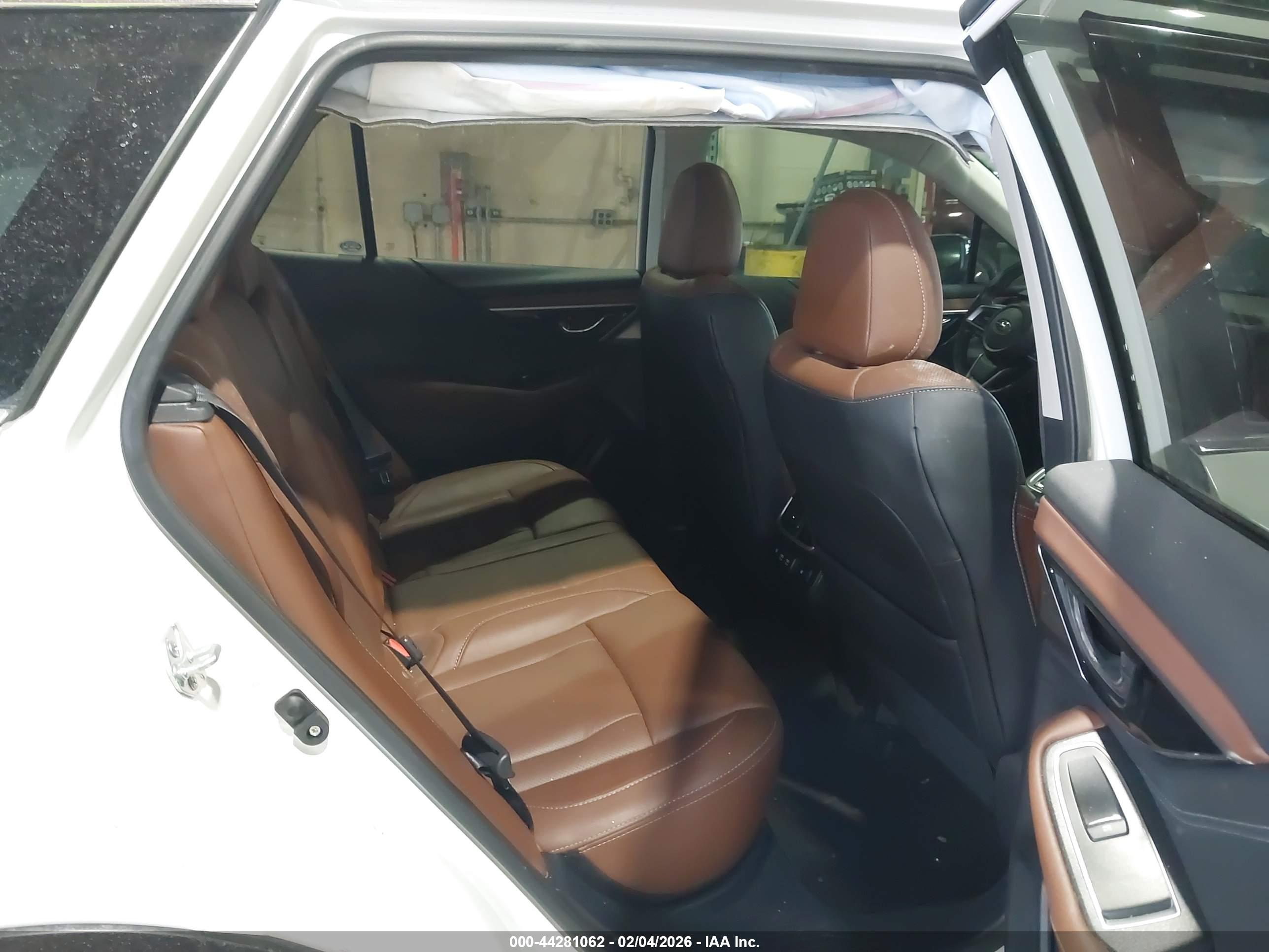 SUBARU OUTBACK image 8