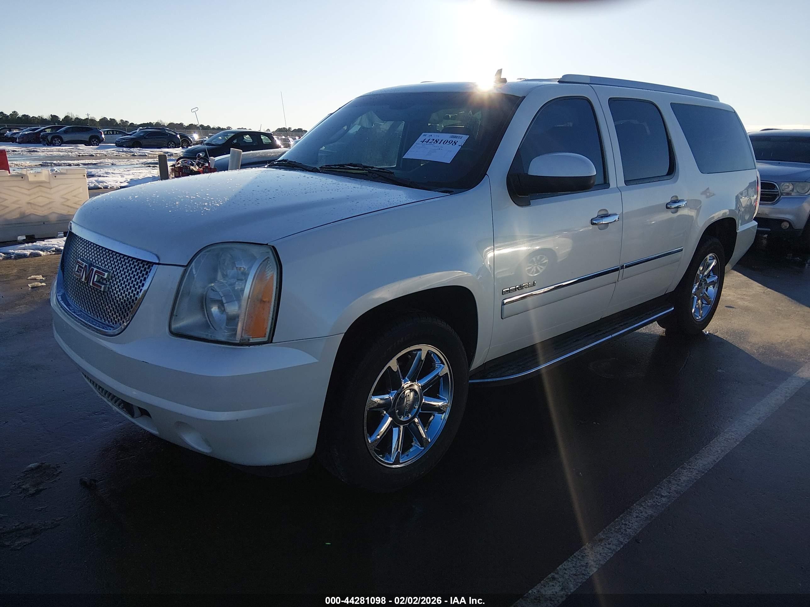 GMC YUKON image 2