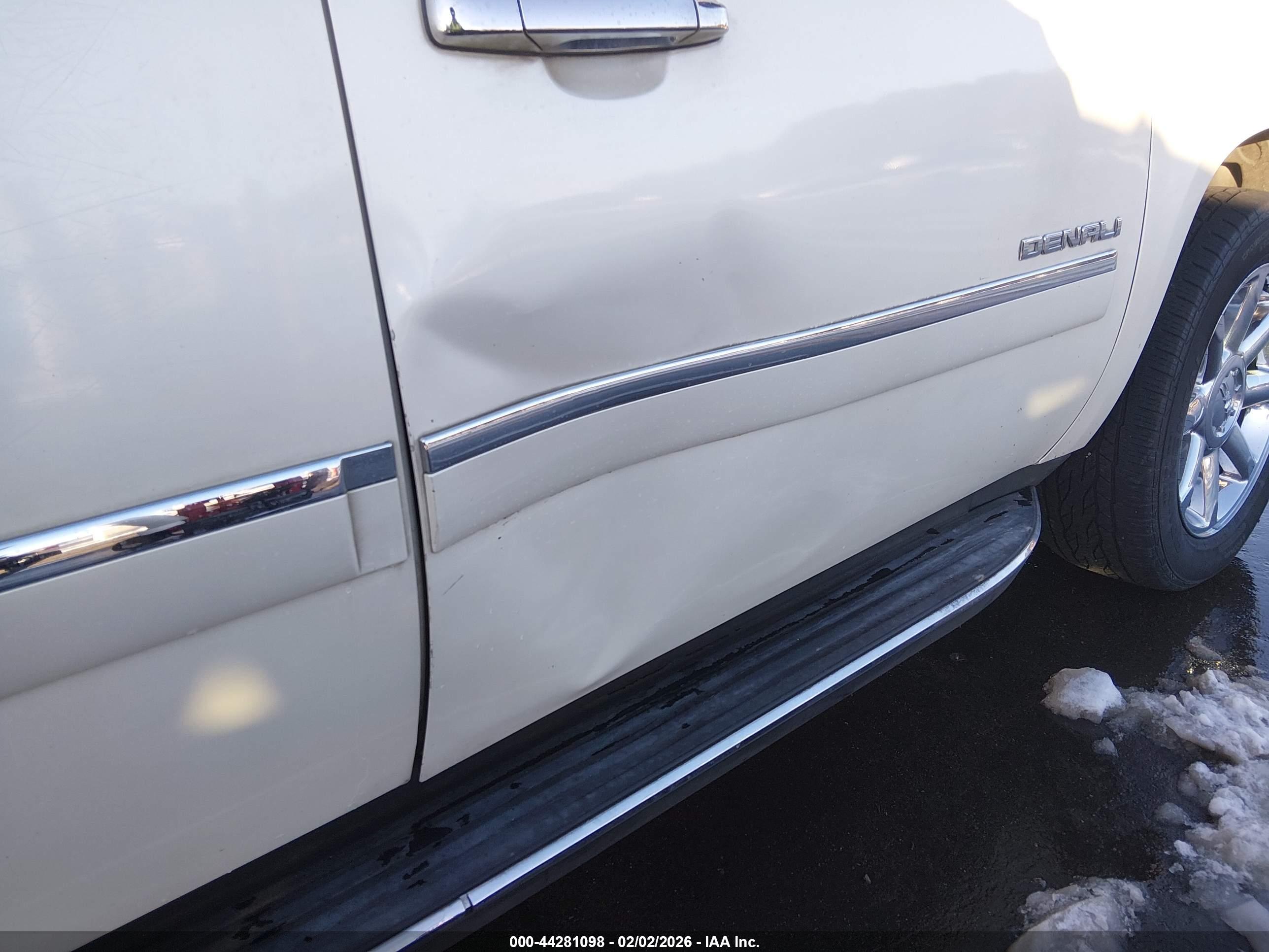 GMC YUKON image 6