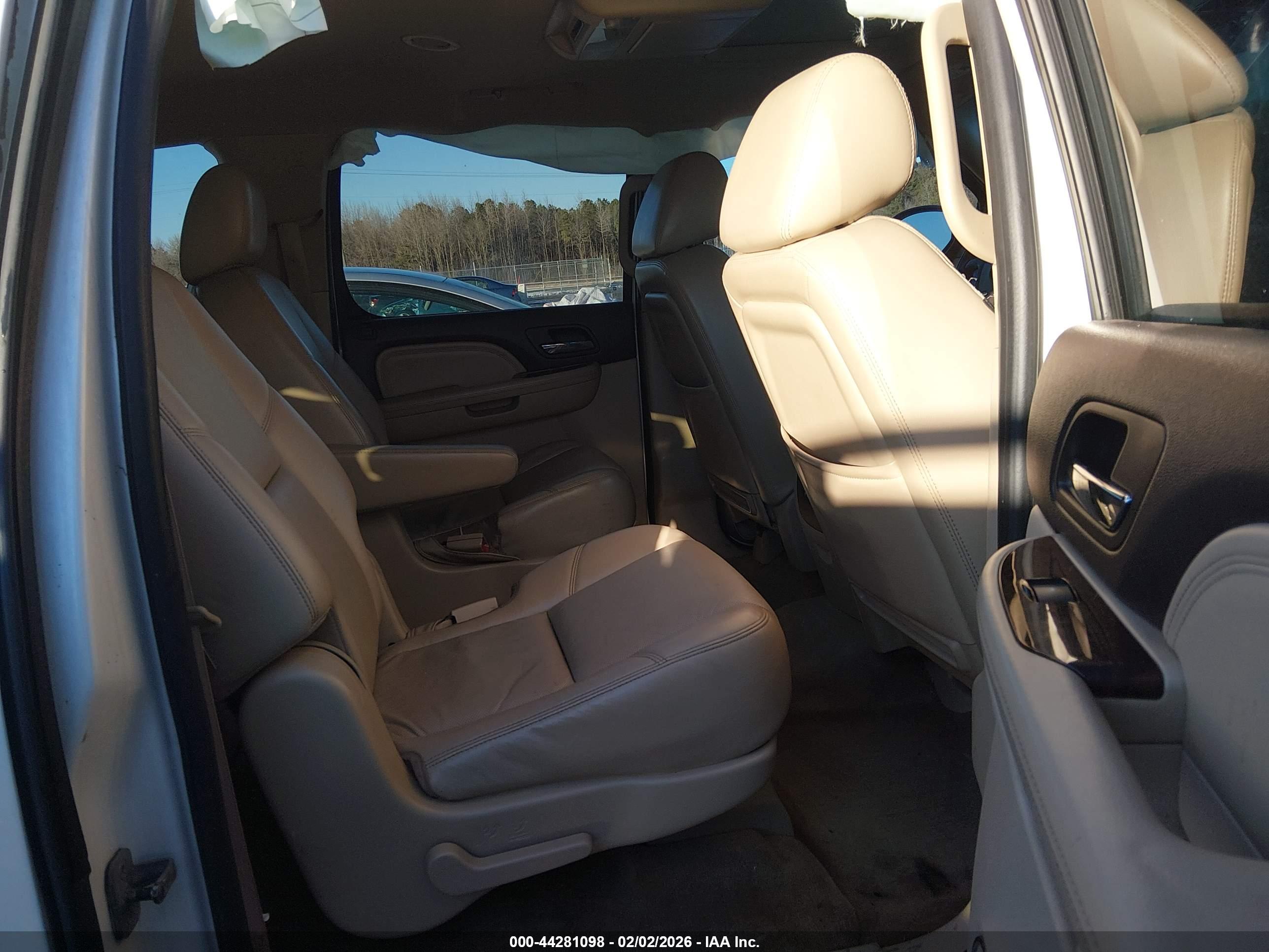 GMC YUKON image 8