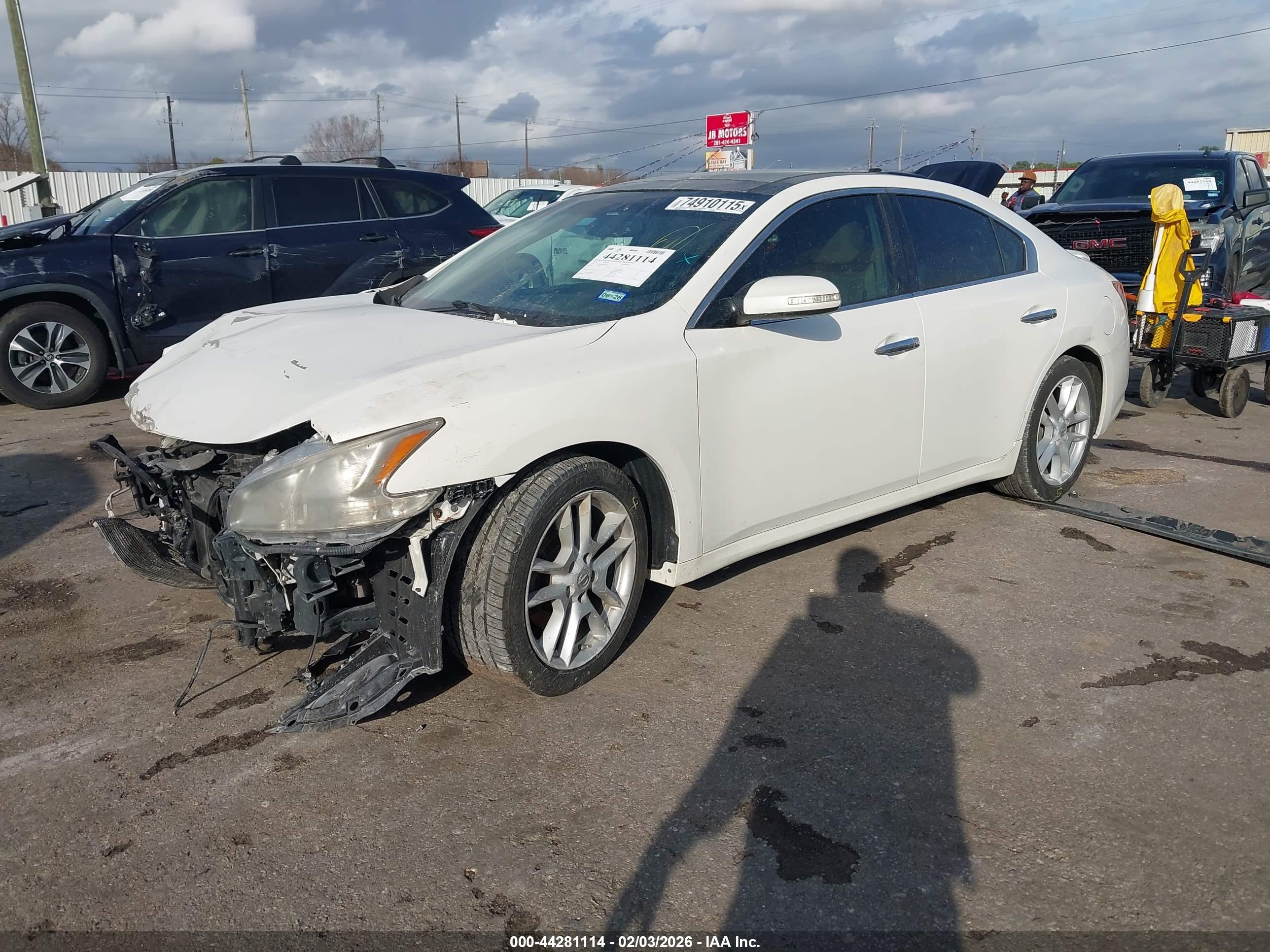 NISSAN MAXIMA image 2