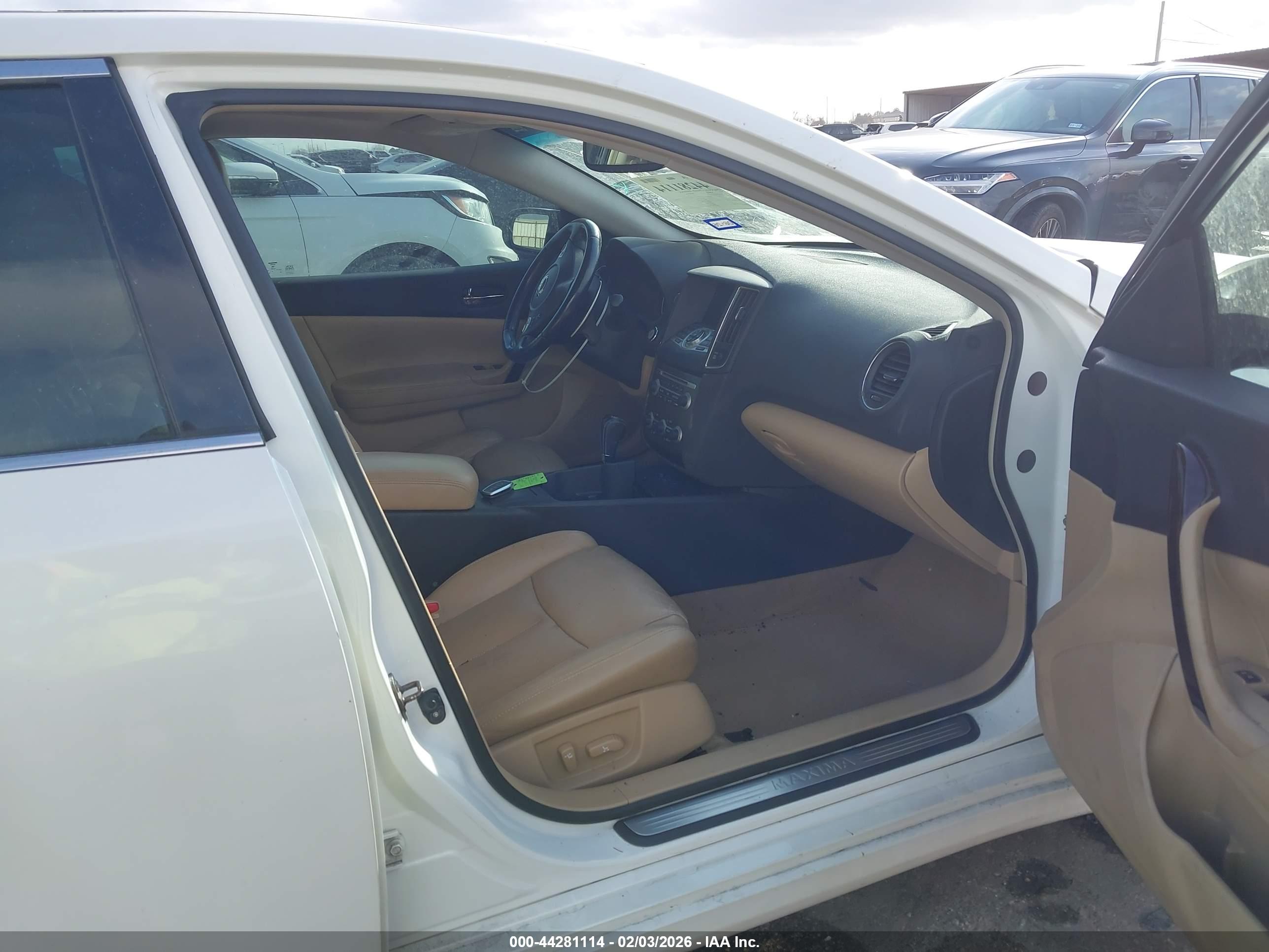 NISSAN MAXIMA image 5
