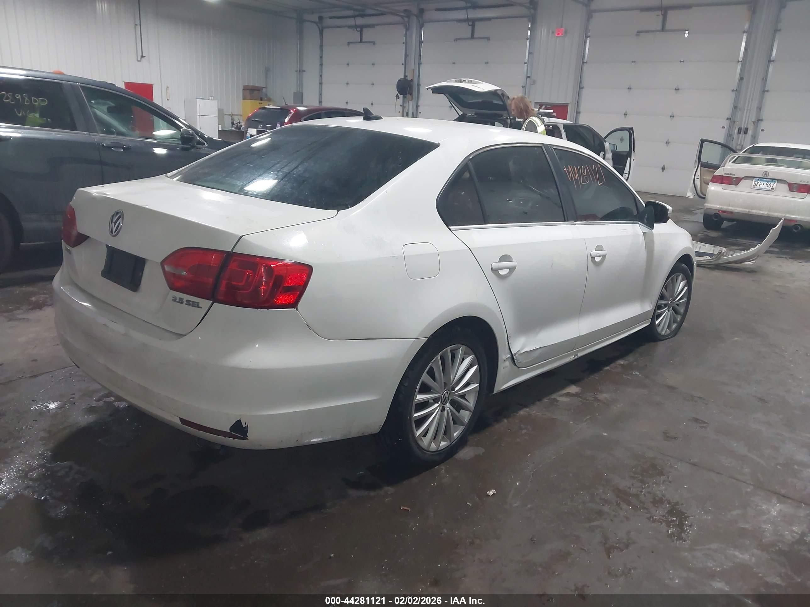 VOLKSWAGEN JETTA image 4