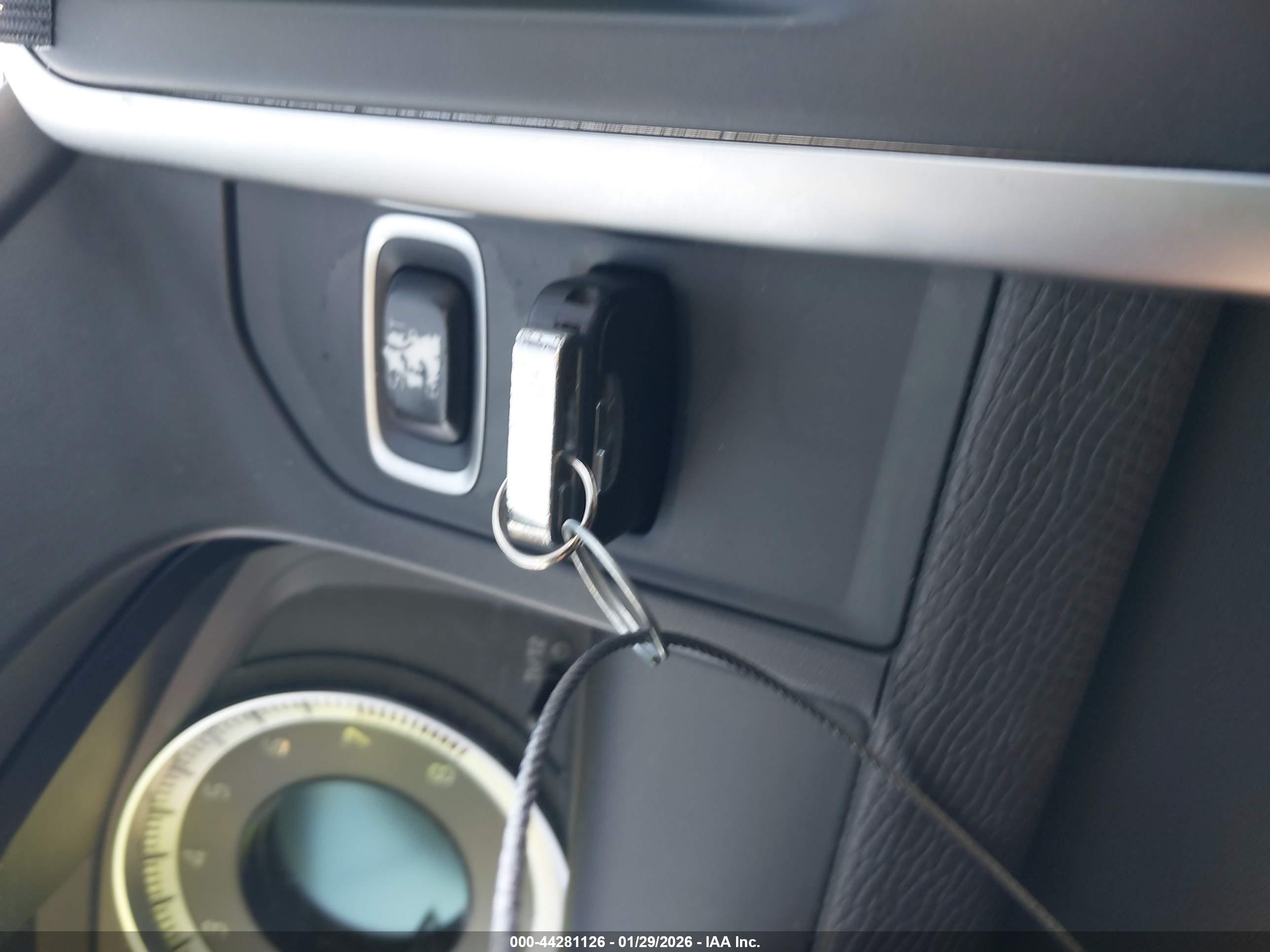 VOLVO XC60 image 11