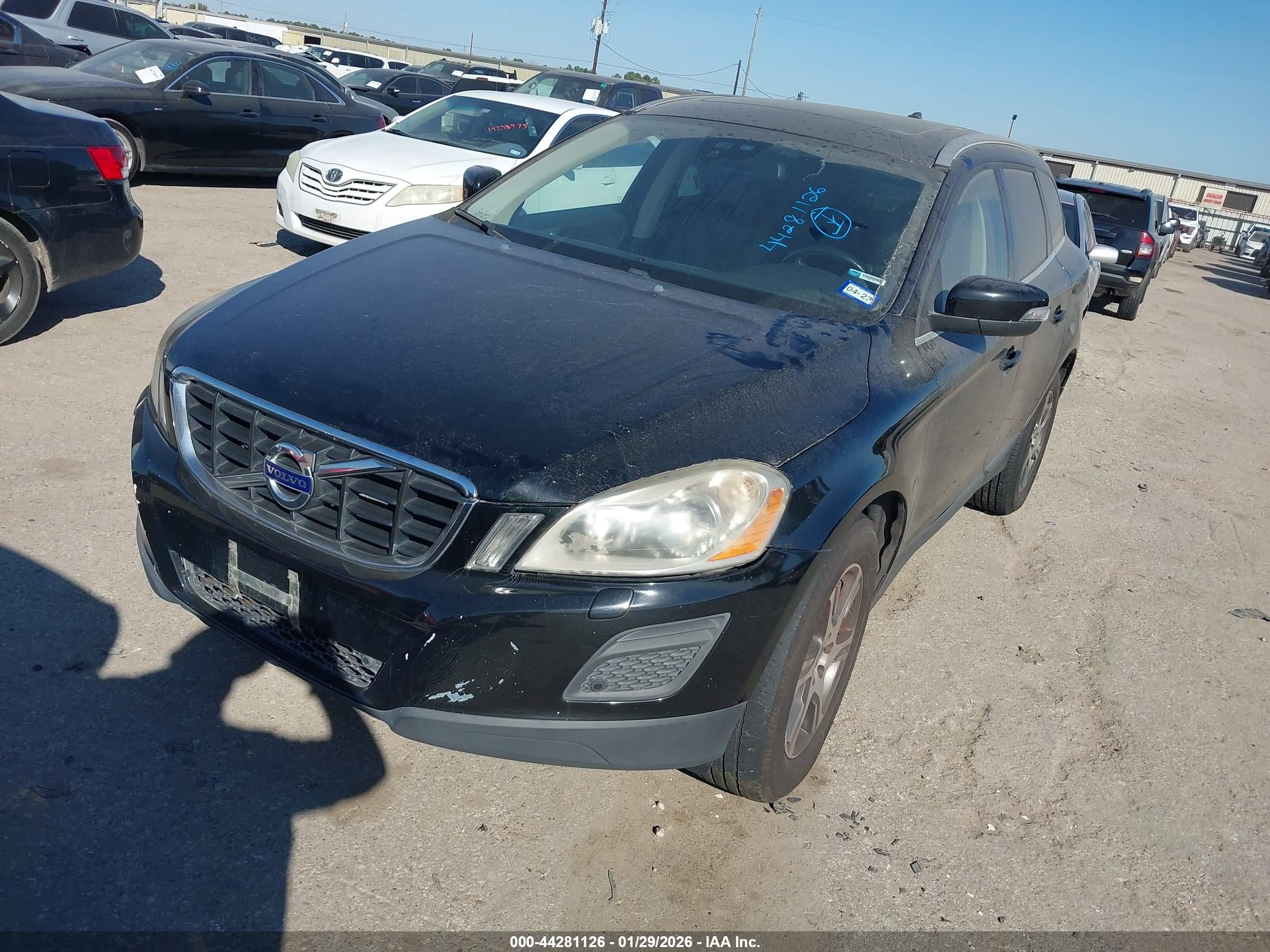 VOLVO XC60 image 2