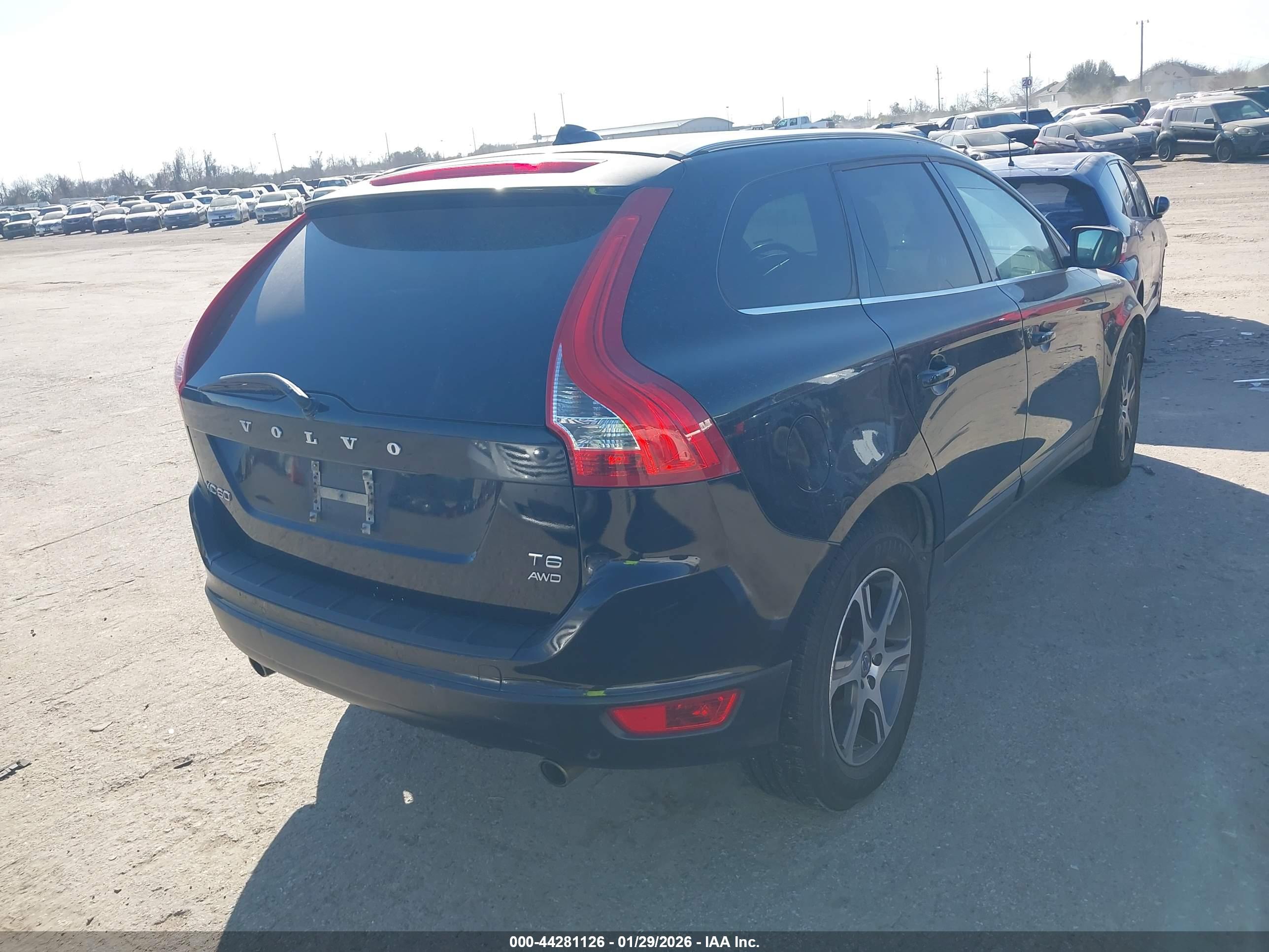 VOLVO XC60 image 4