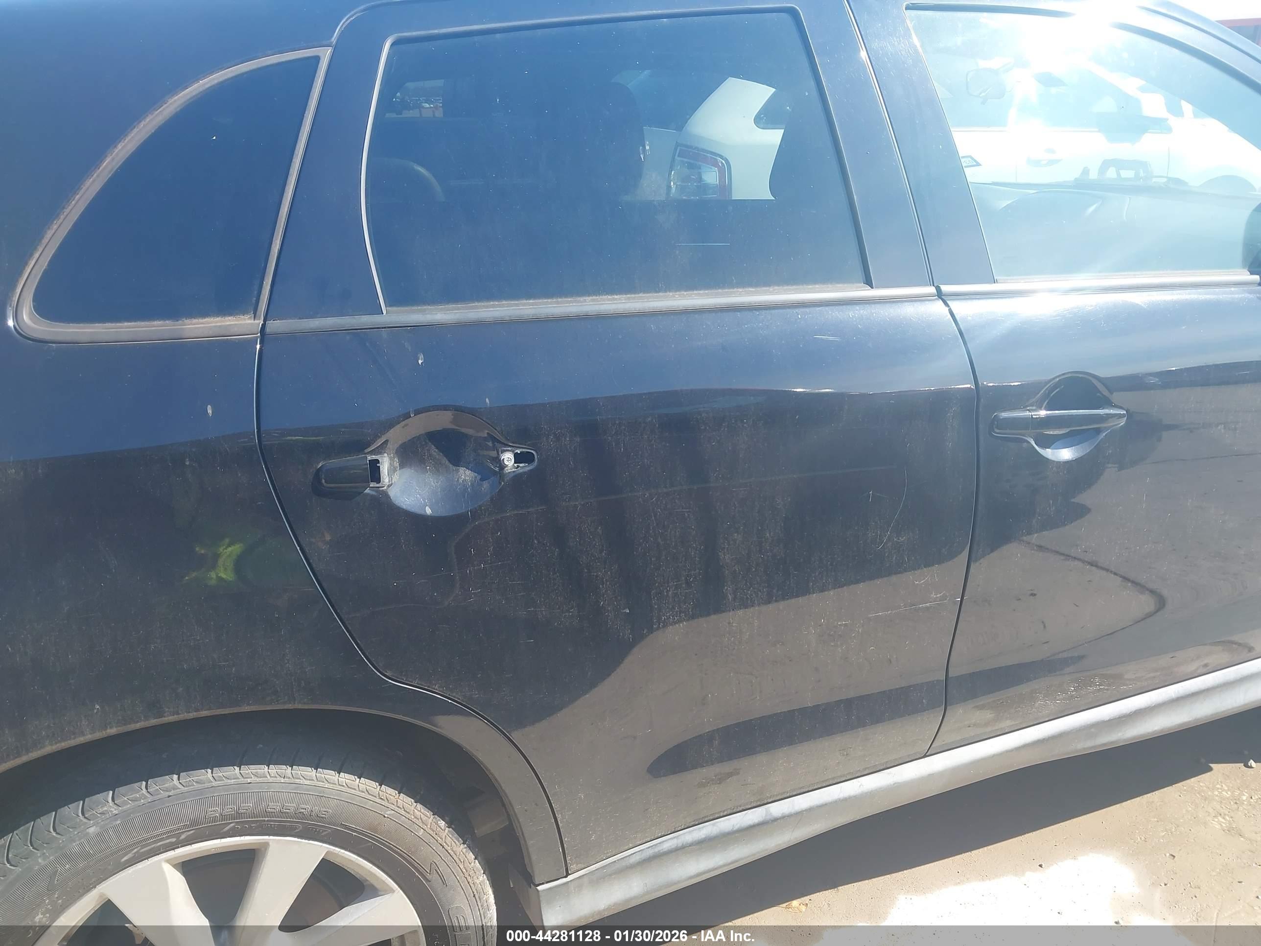 MITSUBISHI OUTLANDER image 6