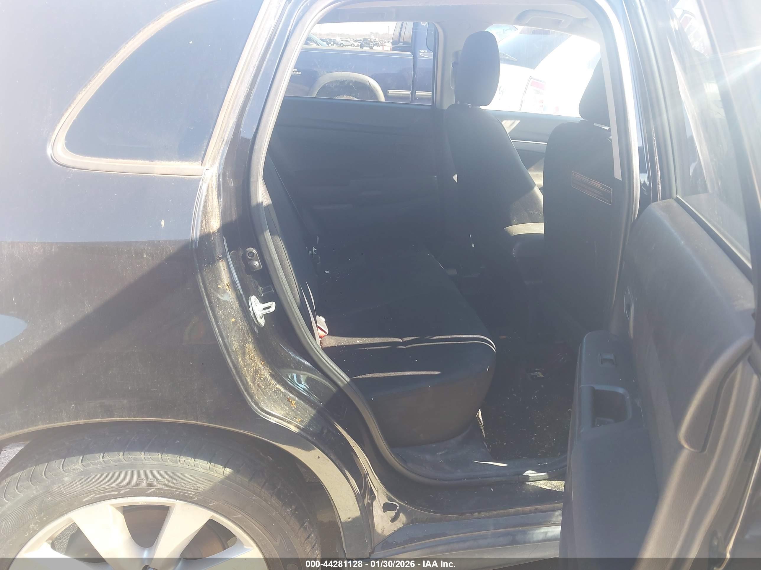 MITSUBISHI OUTLANDER image 8