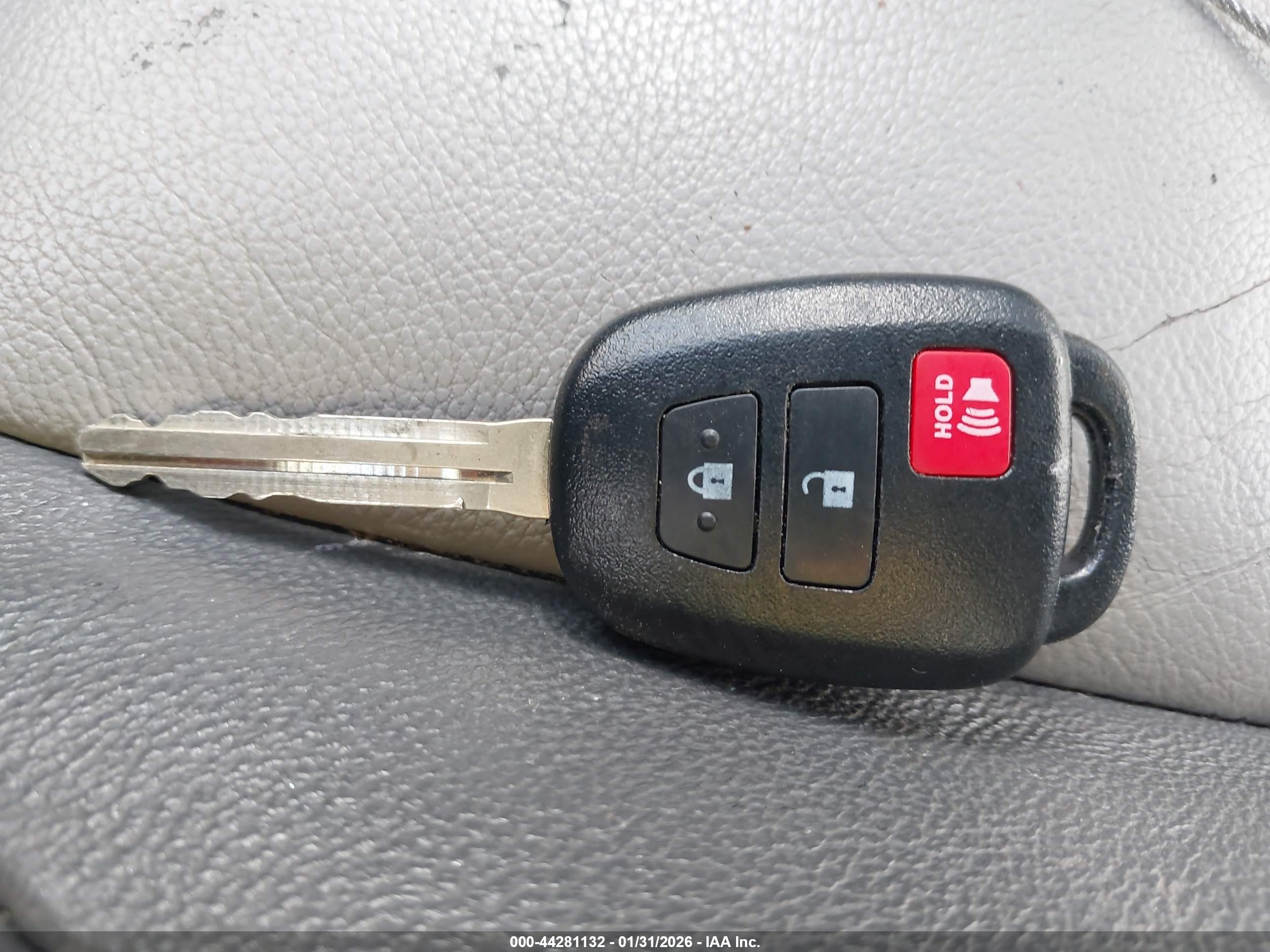 TOYOTA RAV4 image 11