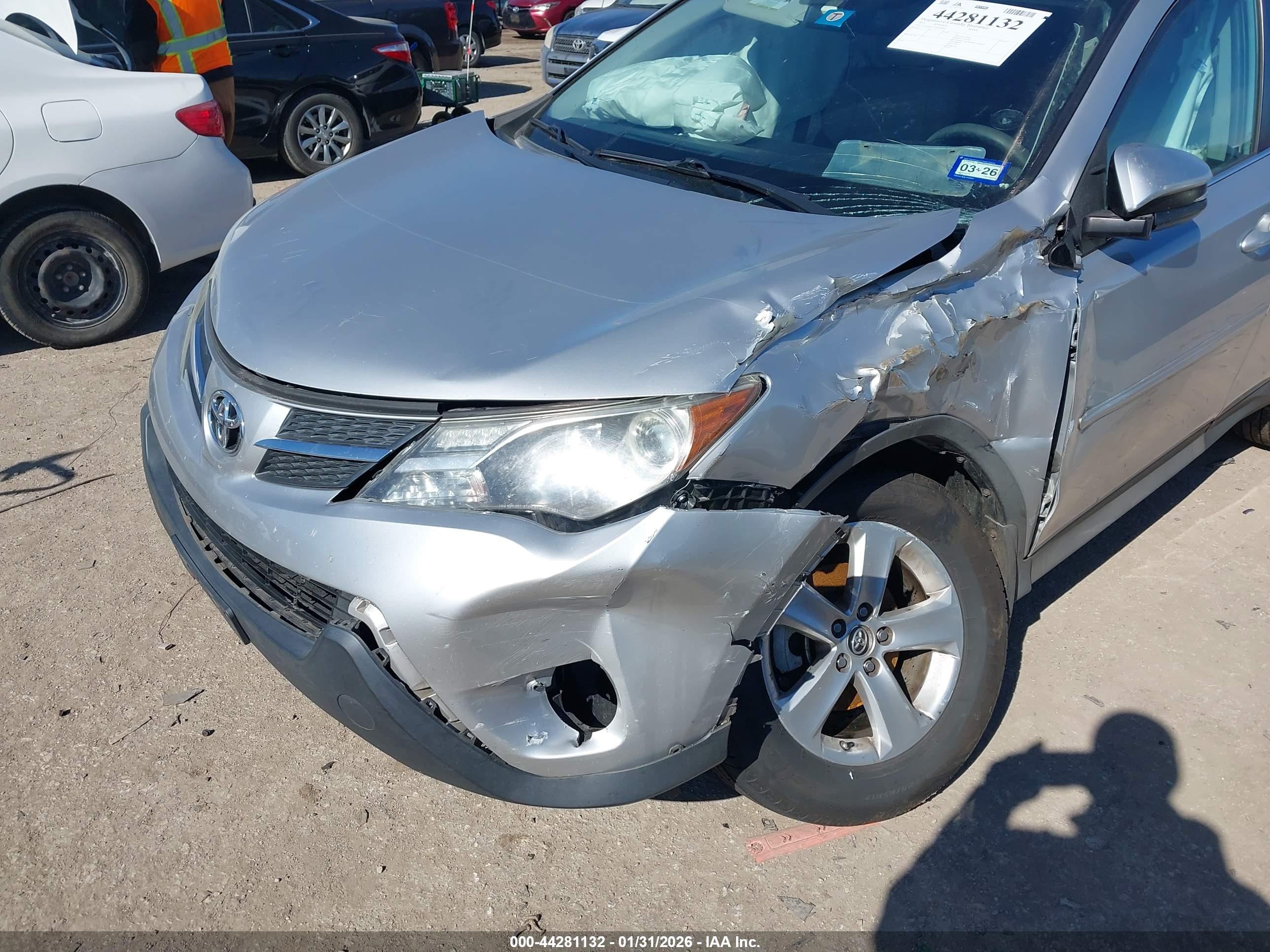 TOYOTA RAV4 image 6