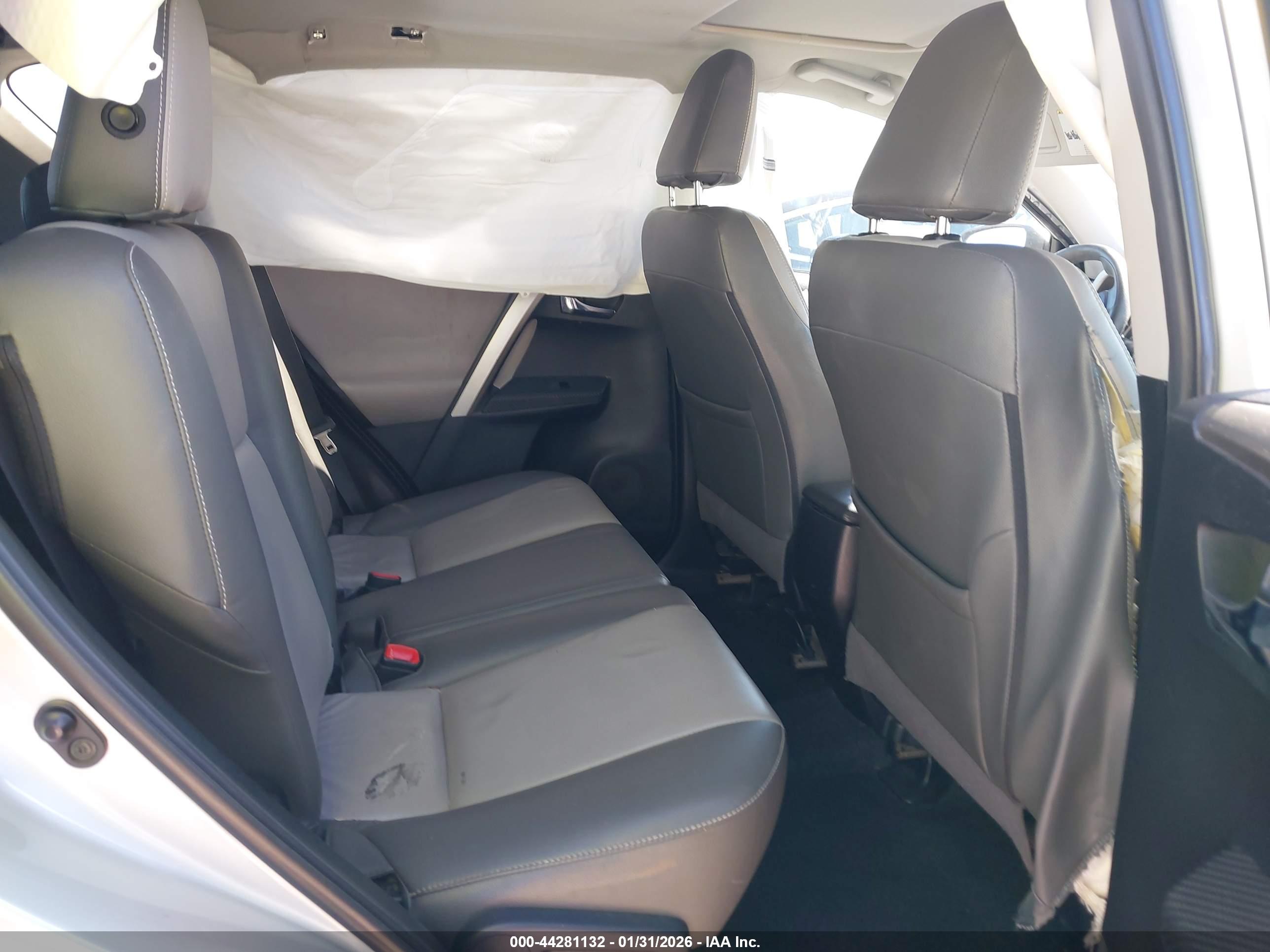 TOYOTA RAV4 image 8