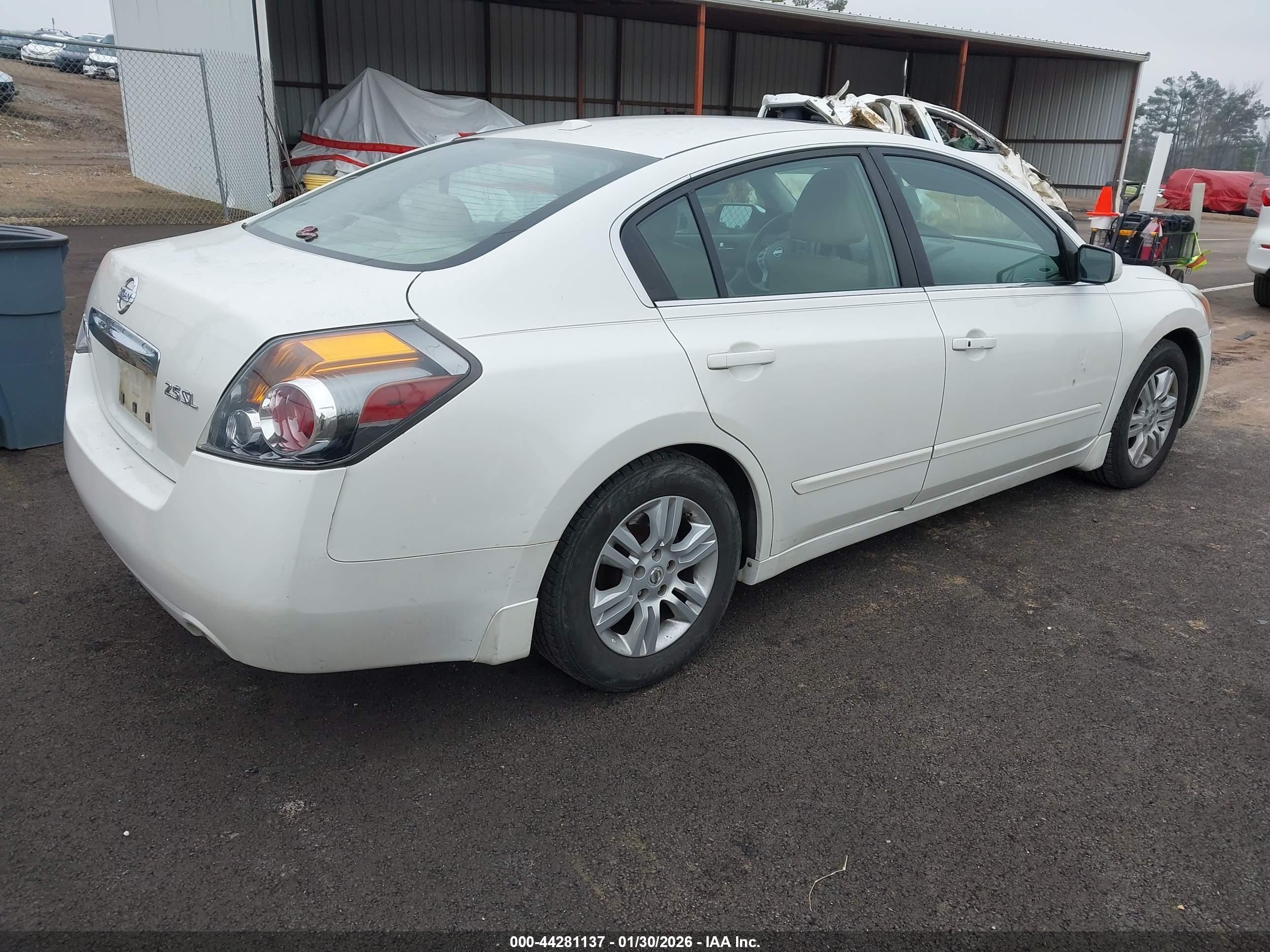 NISSAN ALTIMA image 4