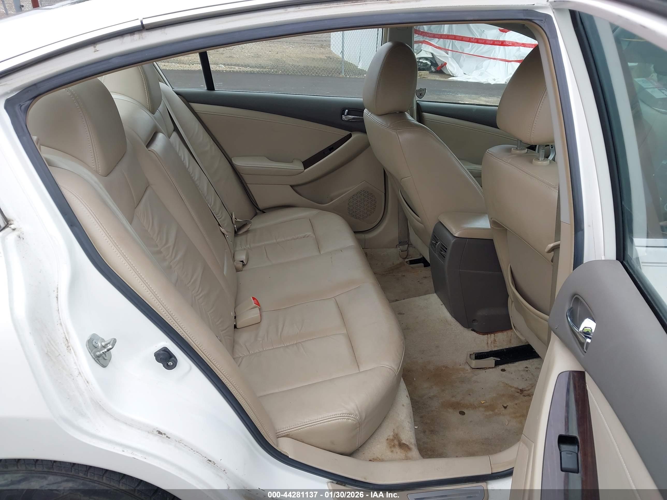 NISSAN ALTIMA image 8