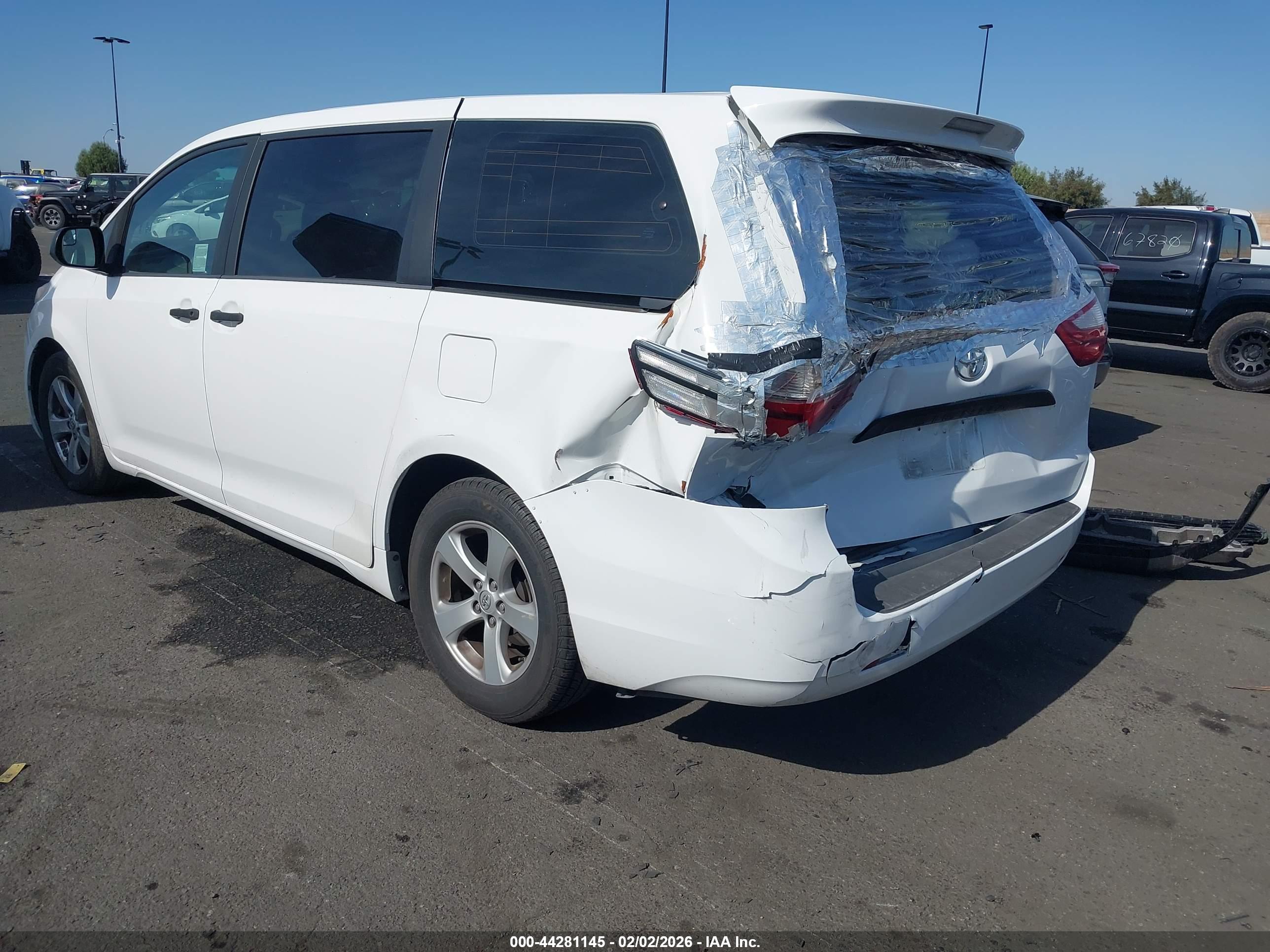 TOYOTA SIENNA image 3