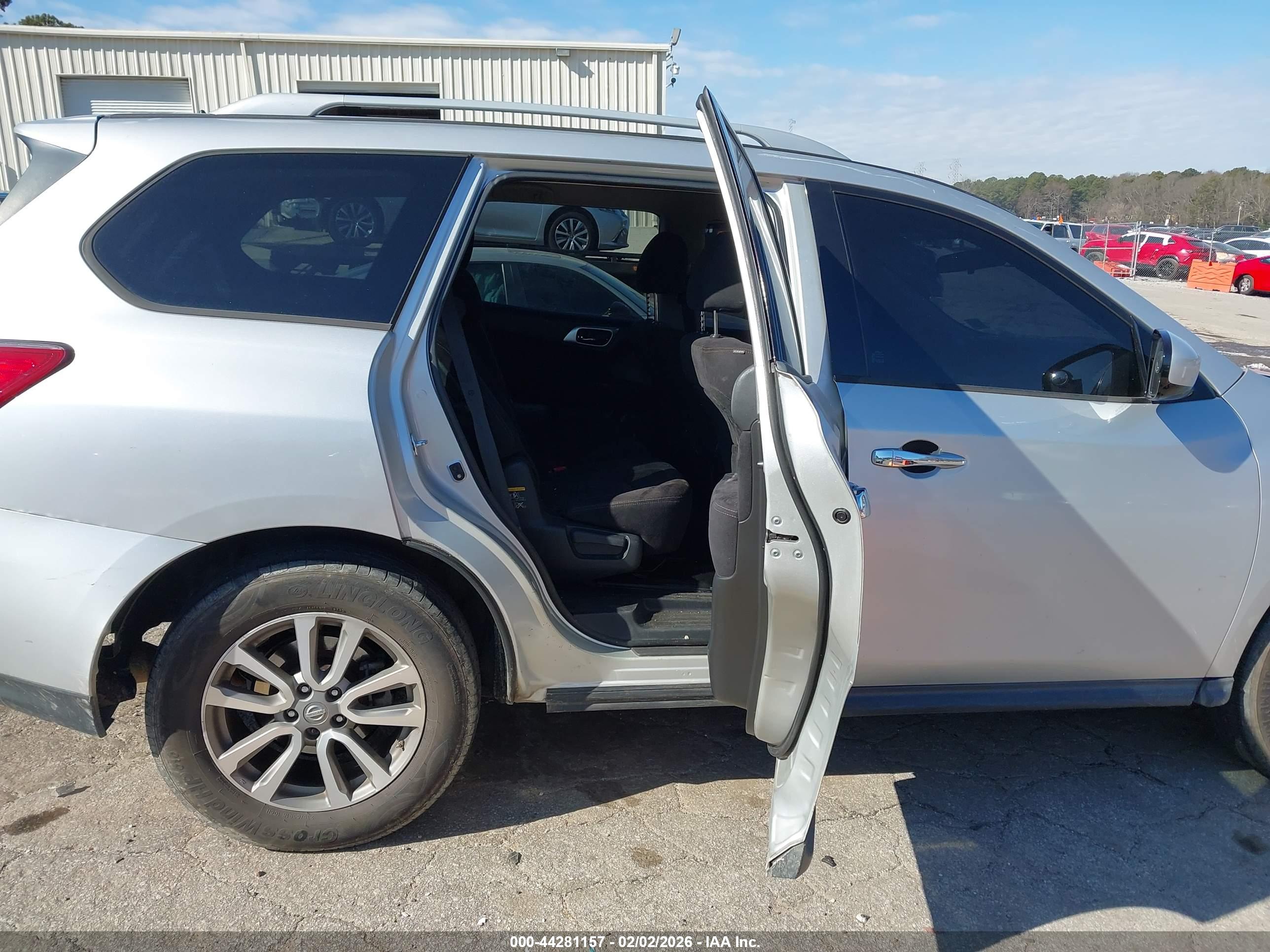 NISSAN PATHFINDER image 8