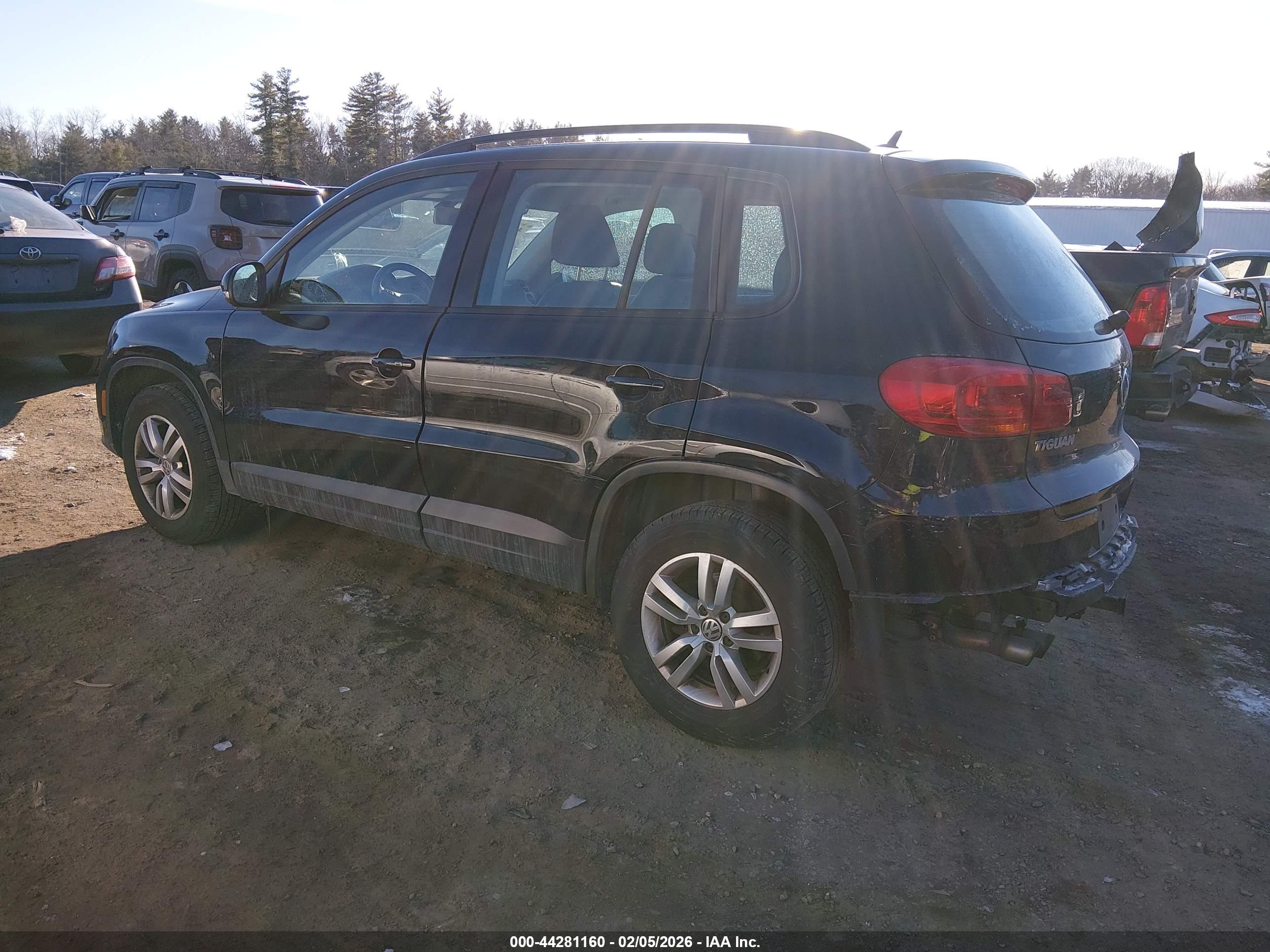 VOLKSWAGEN TIGUAN image 3