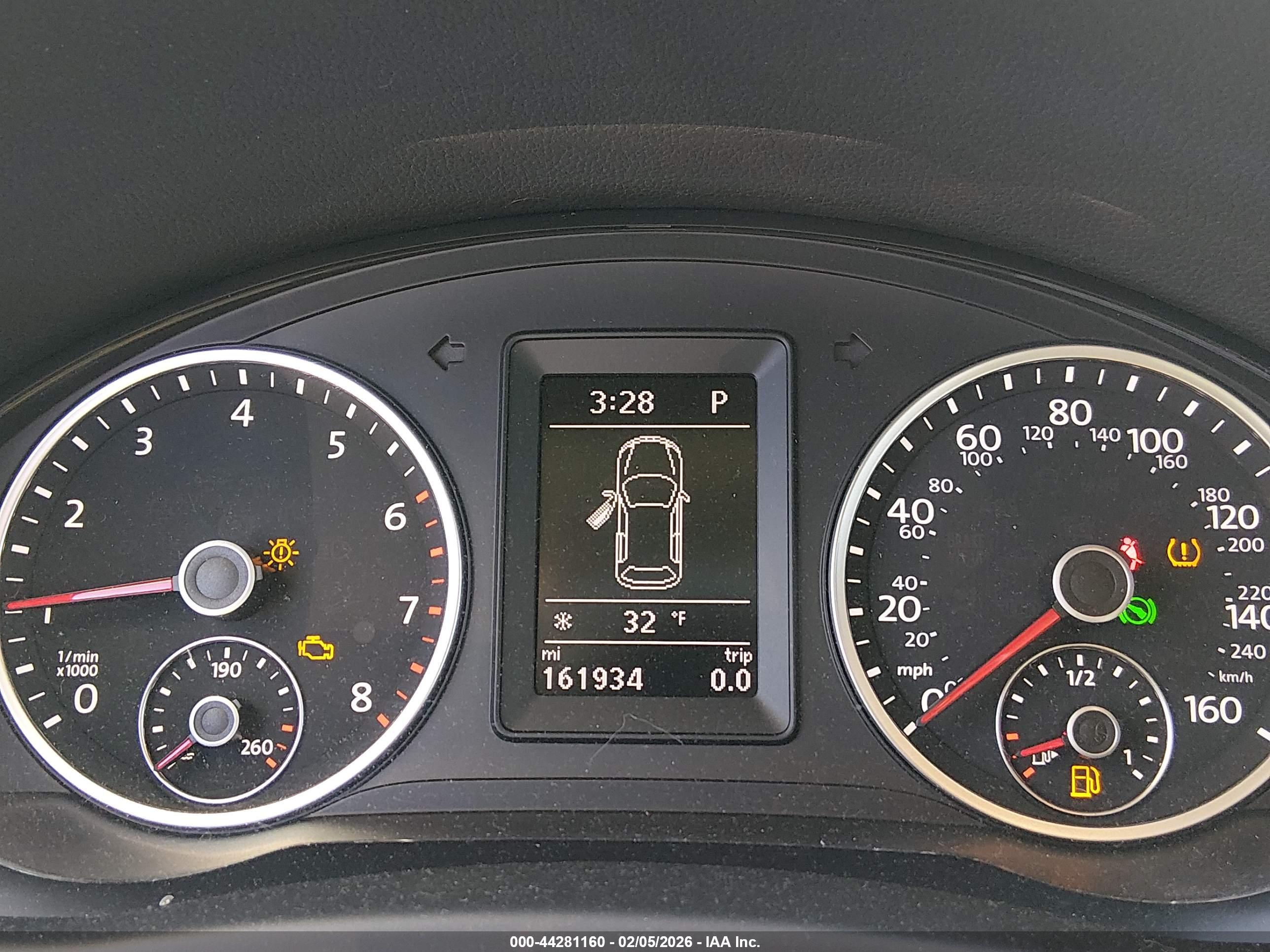 VOLKSWAGEN TIGUAN image 7