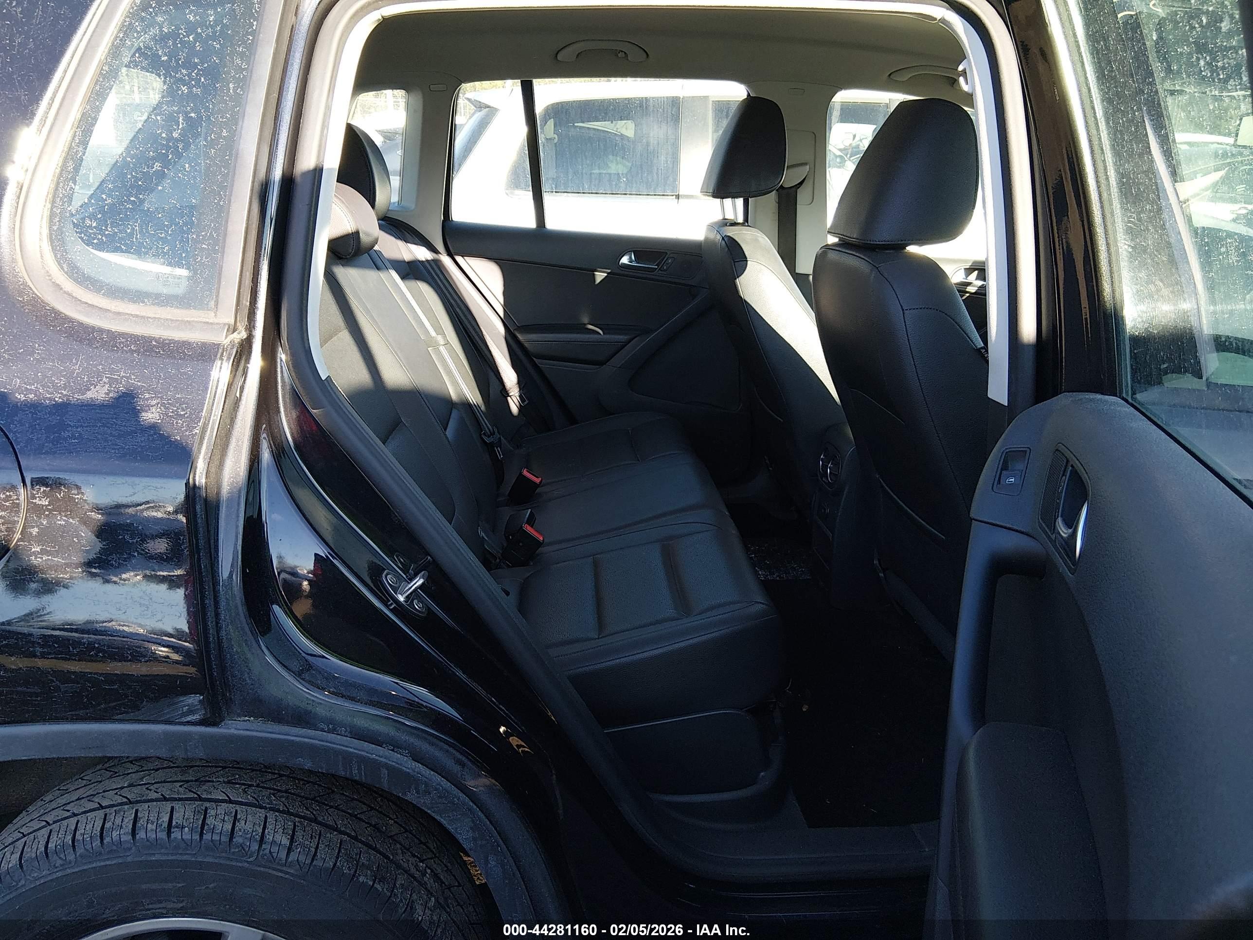 VOLKSWAGEN TIGUAN image 8