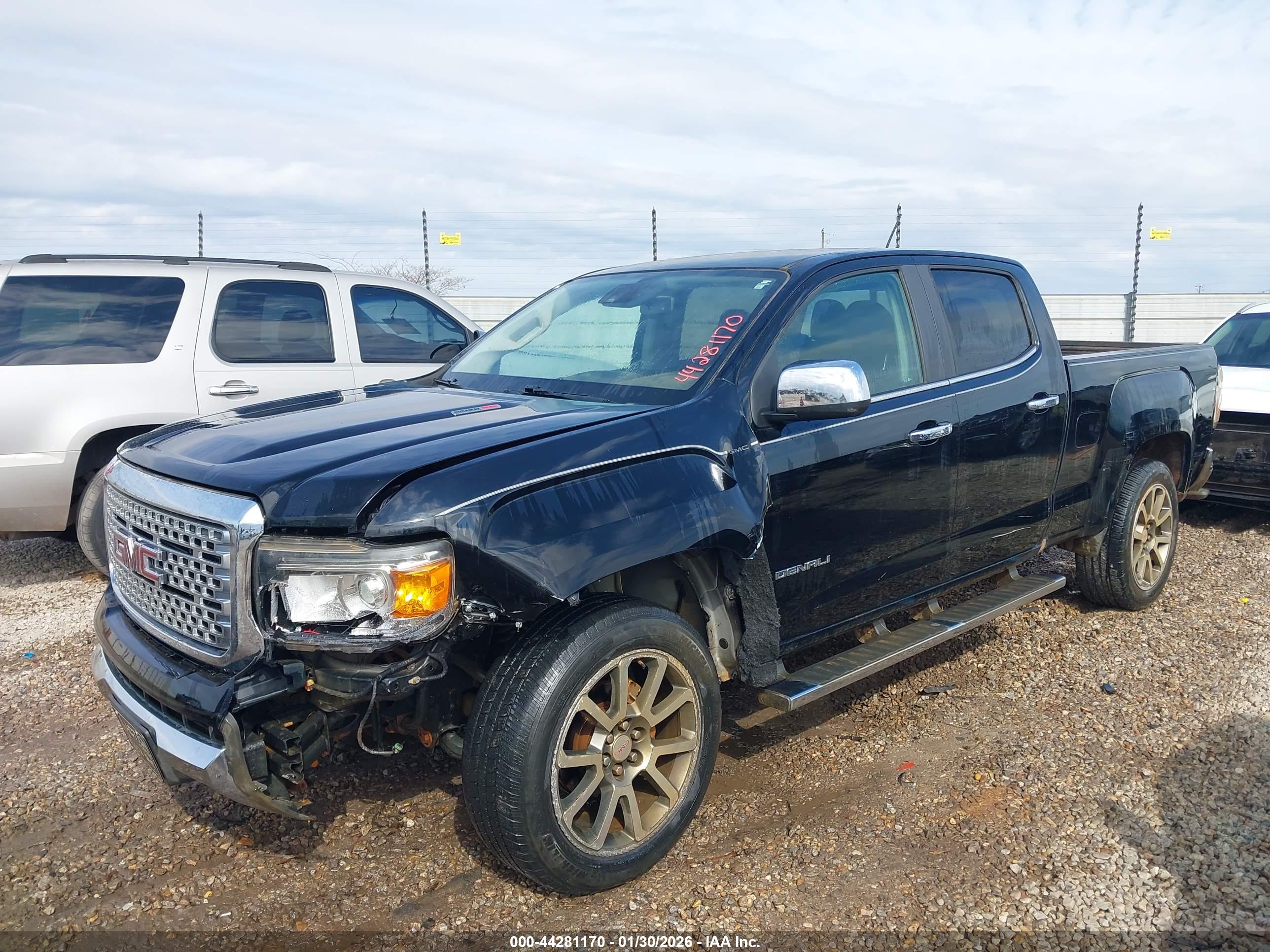 GMC CANYON image 2