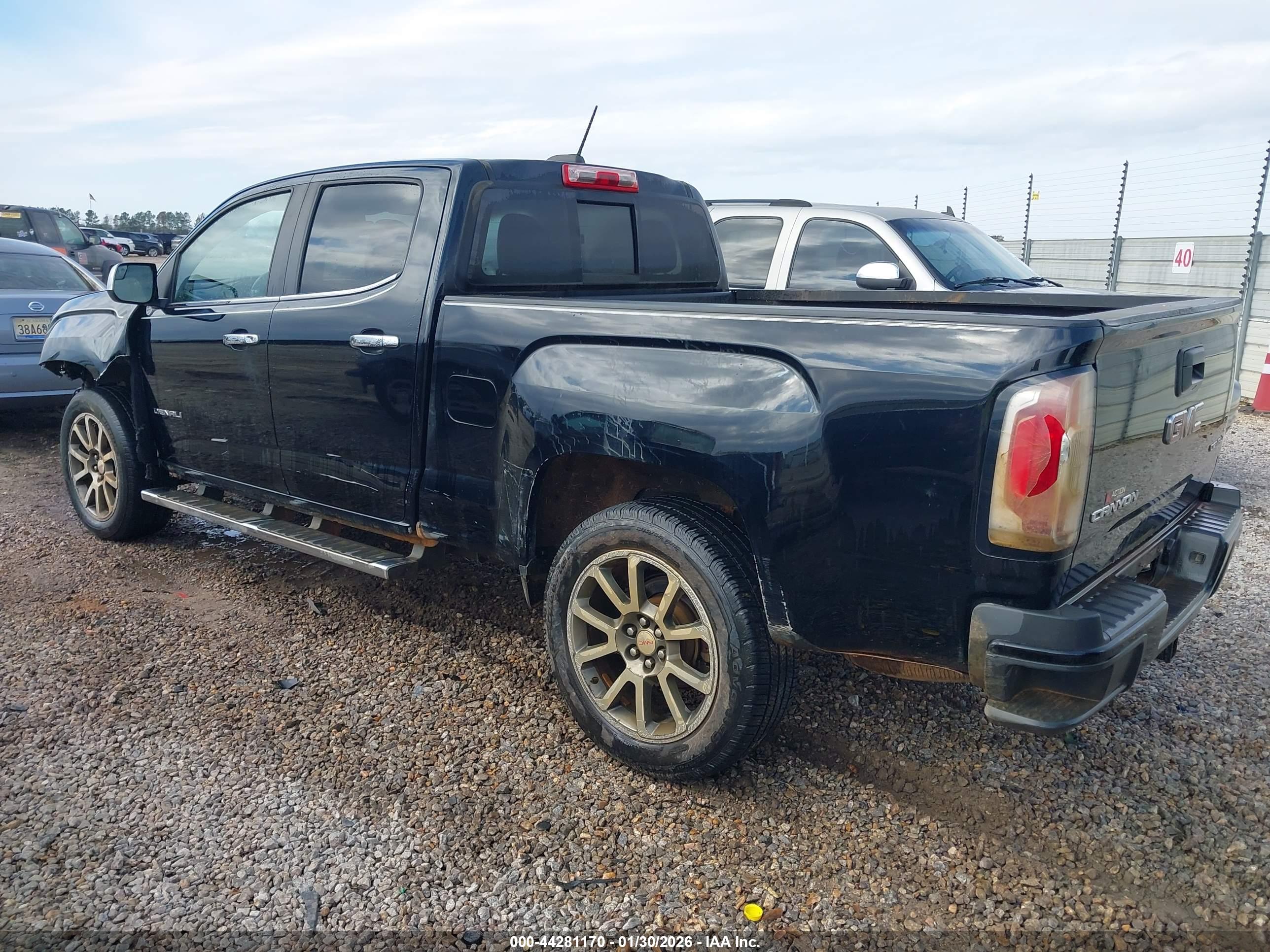 GMC CANYON image 3