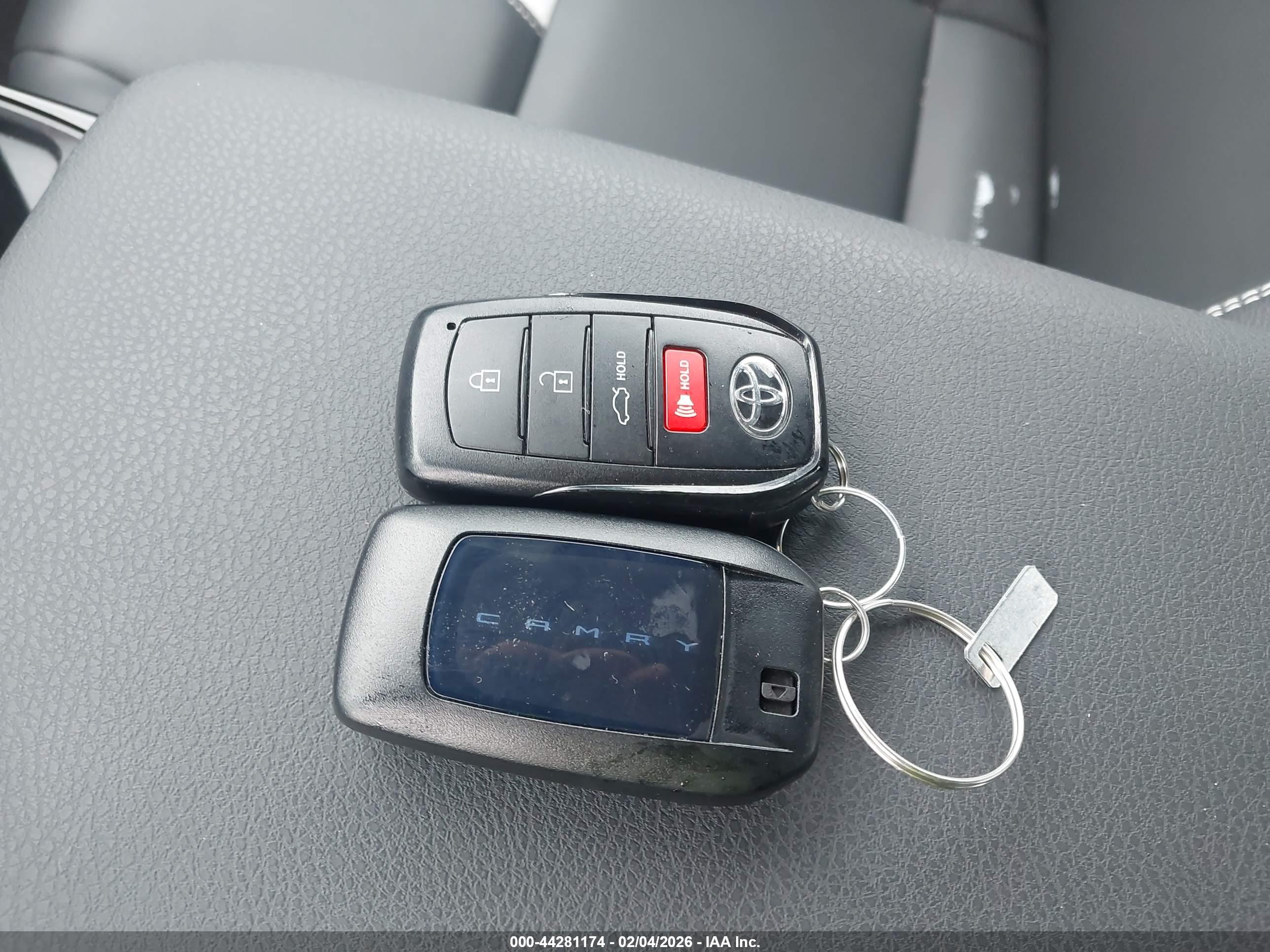 TOYOTA CAMRY image 11